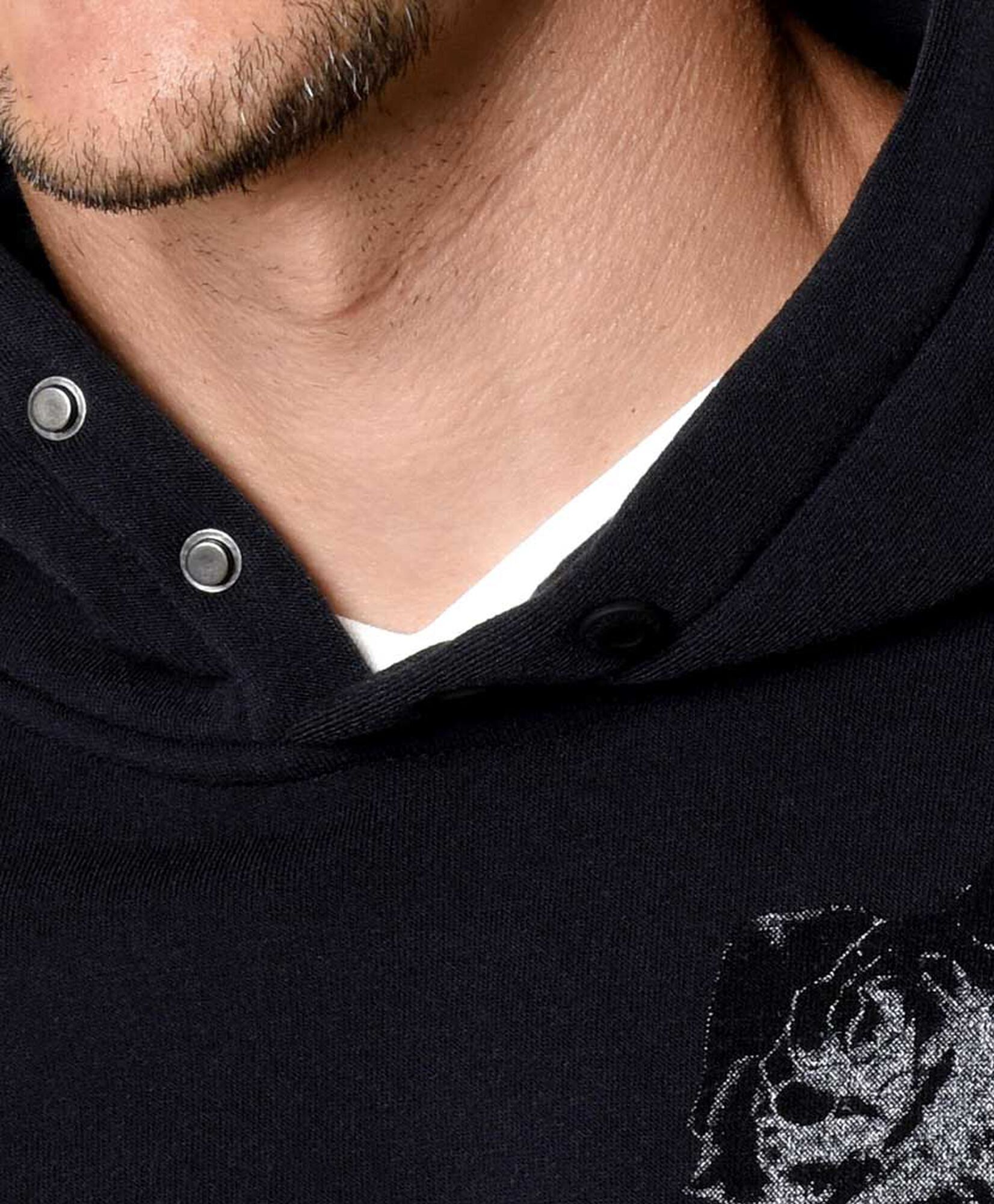 Polerón hombre estampado cuello con botones Polerón hombre estampado cuello con botones