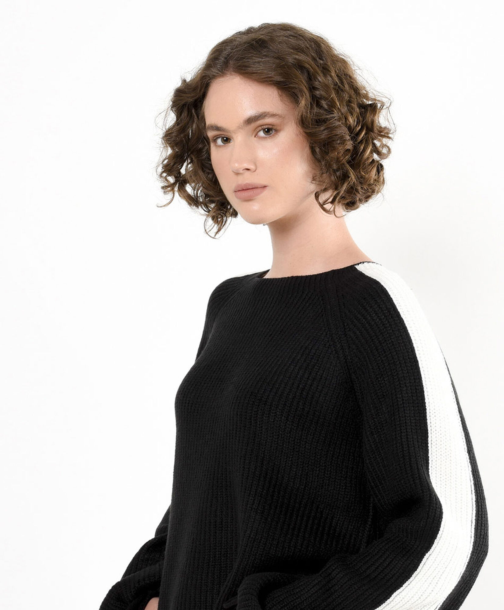 Sweater mujer línea en manga Sweater mujer línea en manga