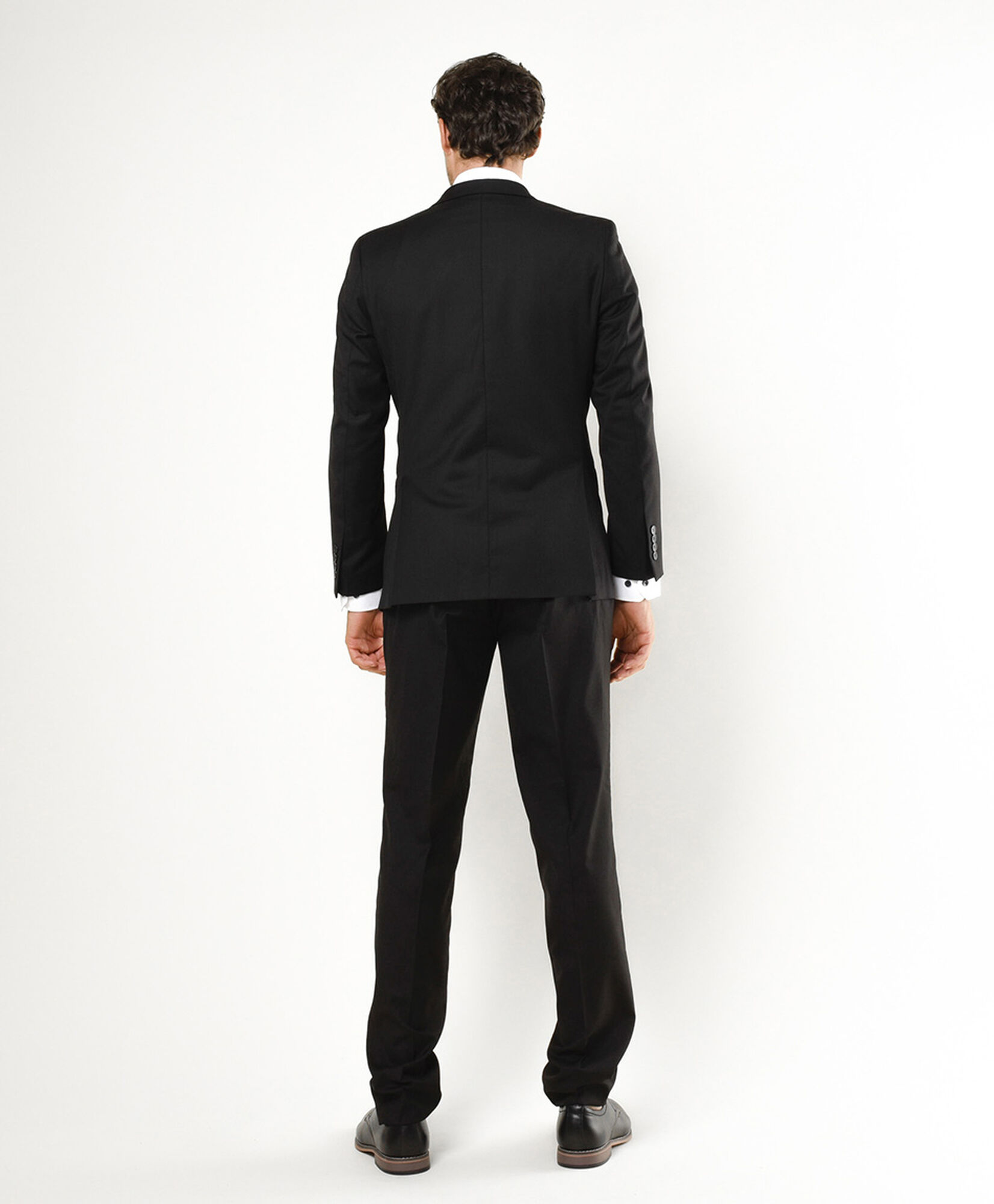 Traje de vestir hombre color negro Traje de vestir hombre color negro