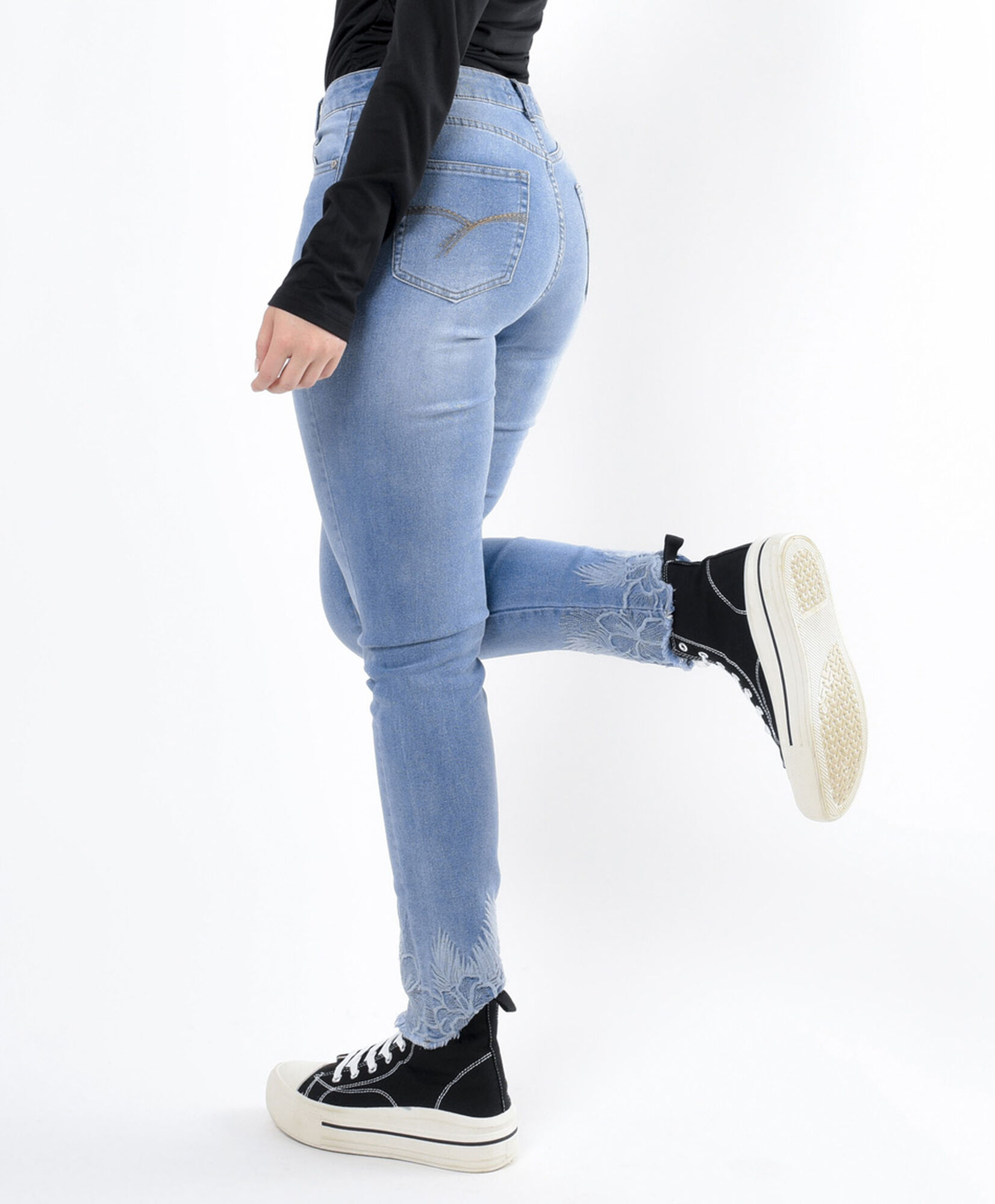 Jeans mujer basta bordada skinny fit Jeans mujer basta bordada skinny fit