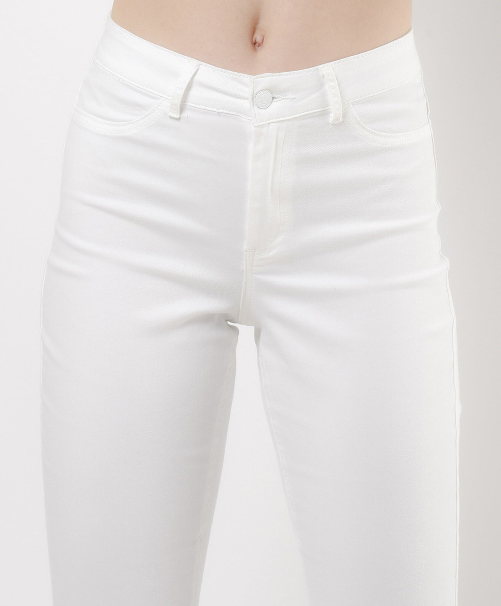 Jeans mujer basta bordada blancos Jeans mujer basta bordada blancos