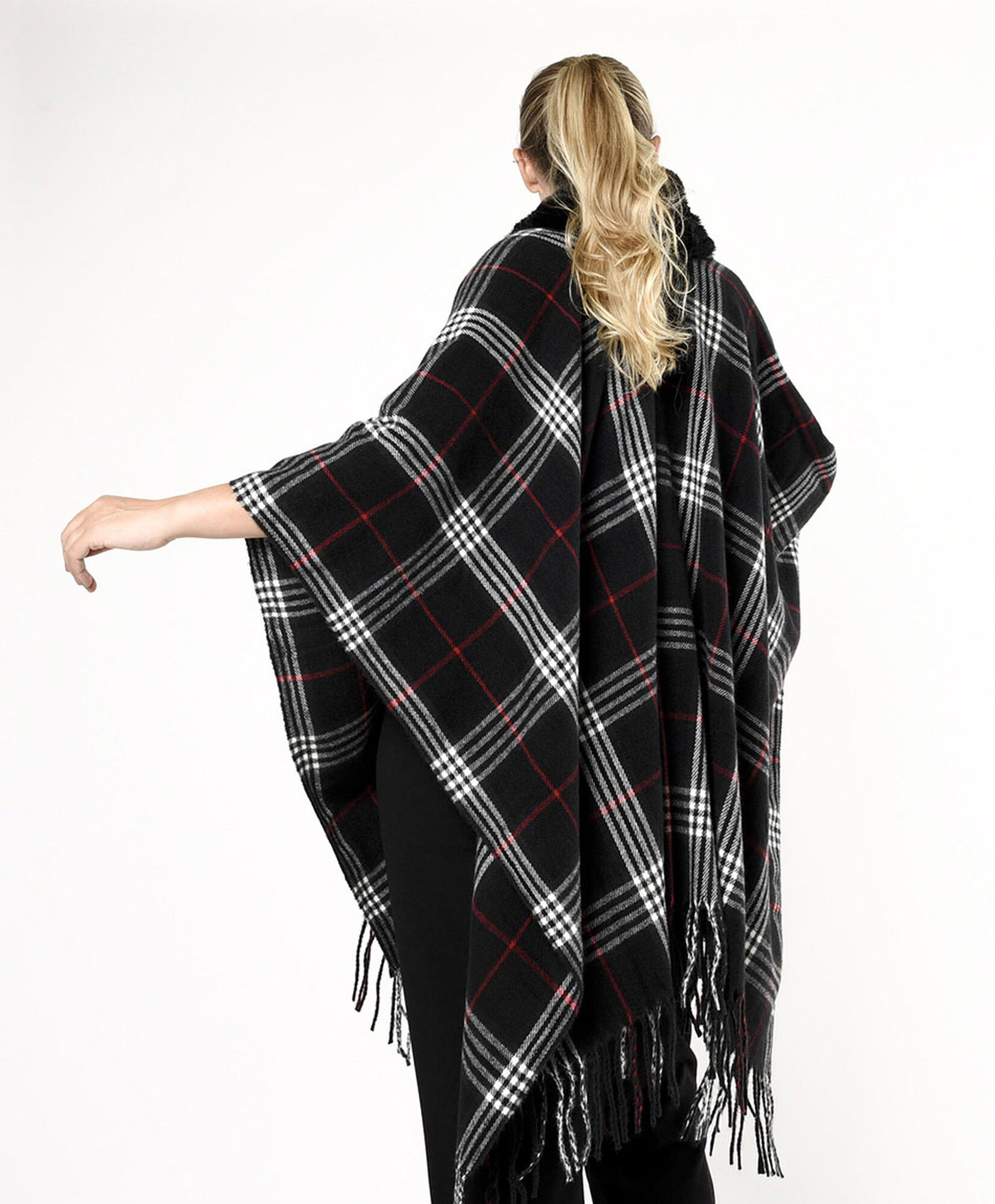 Poncho mujer cuadros cuello pelitos Poncho mujer cuadros cuello pelitos