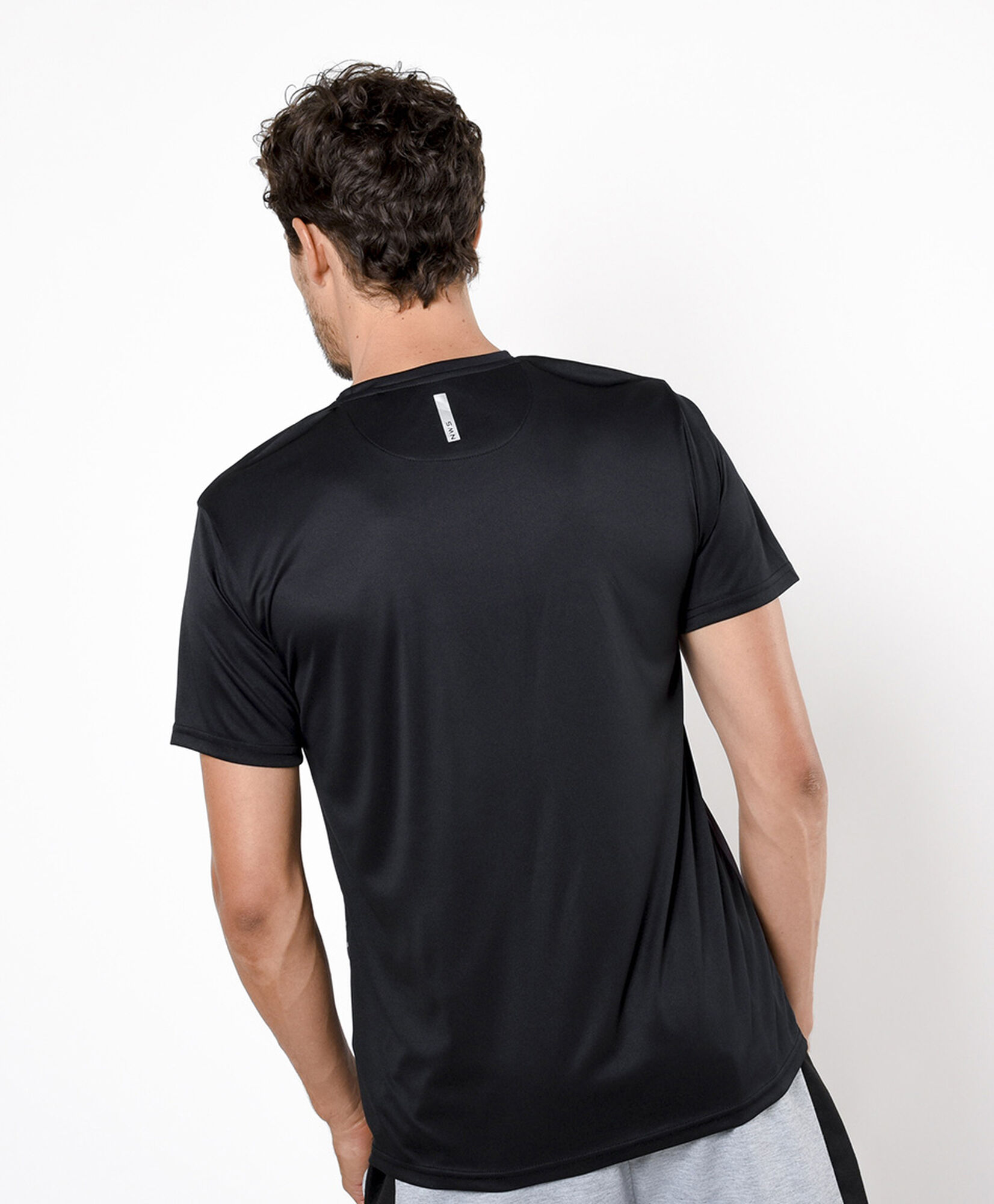 Polera deportiva hombre triángulos Polera deportiva hombre triángulos