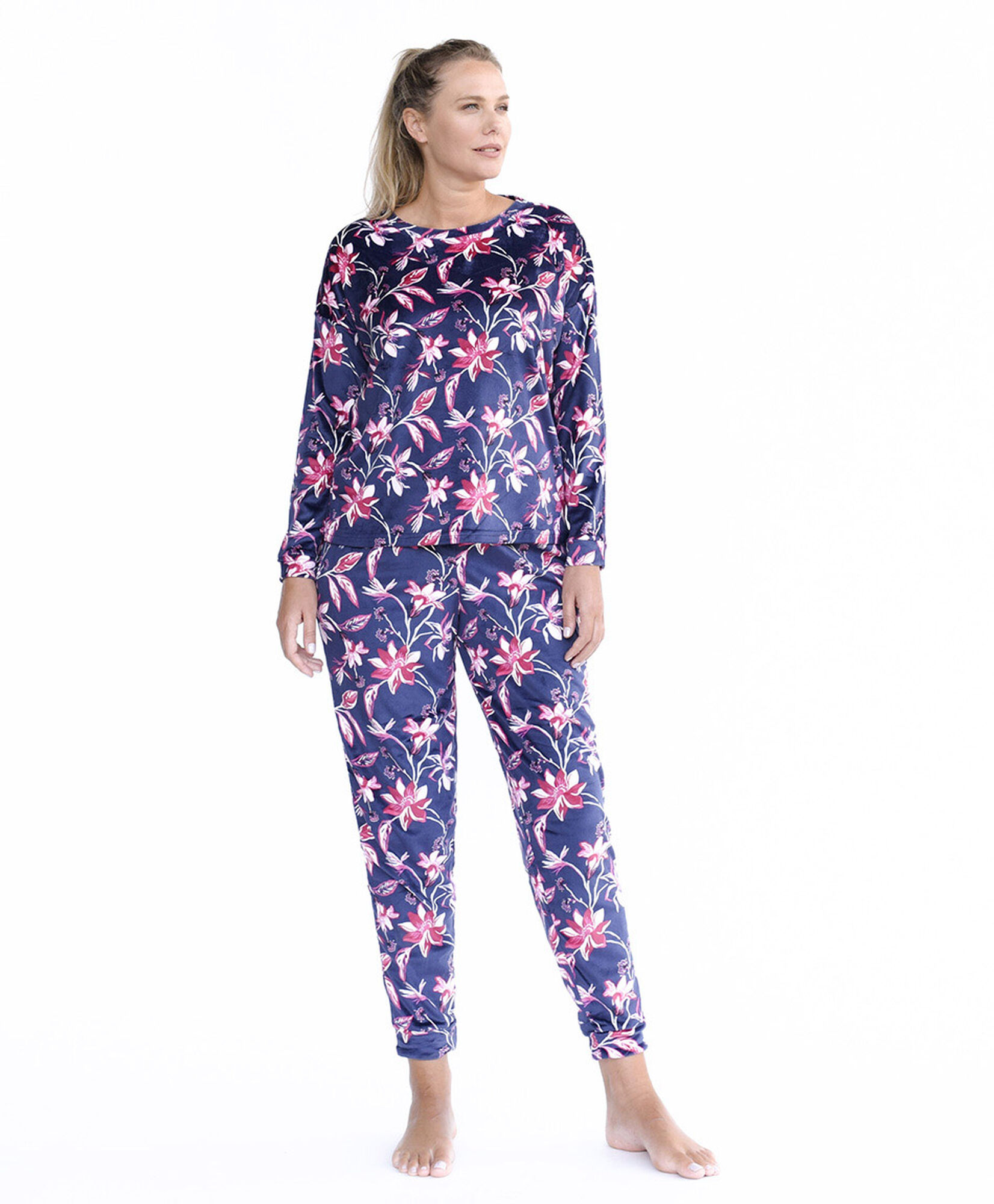 Pijama mujer velvet floreado Pijama mujer velvet floreado