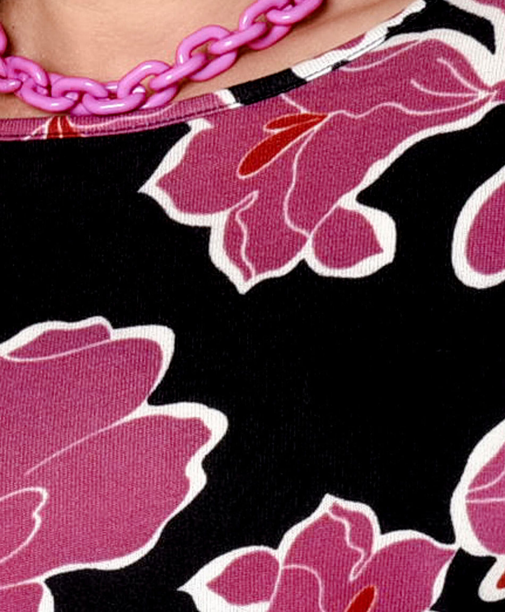 Polera mujer lanosa floreada Polera mujer lanosa floreada