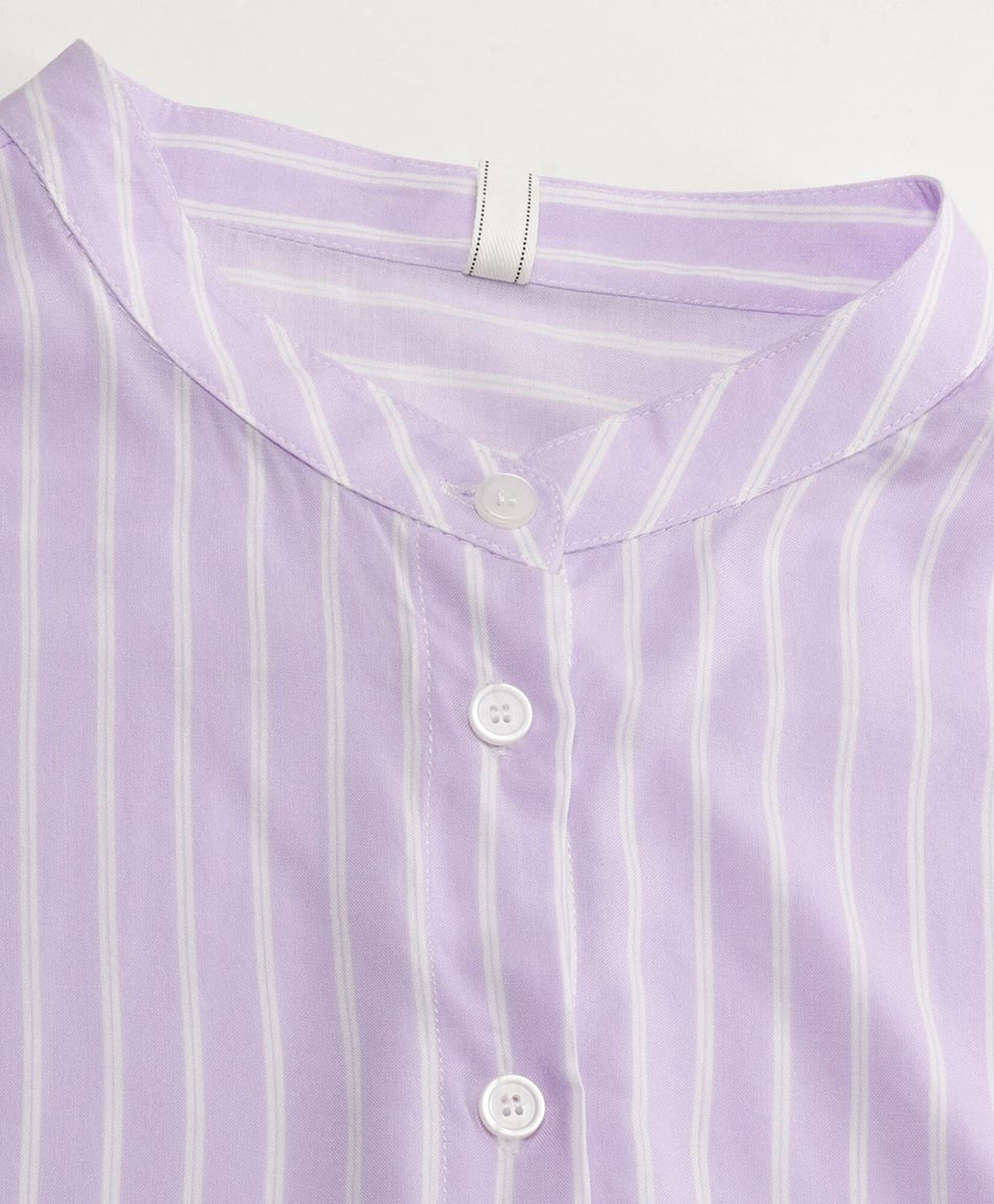 Blusa mujer líneas cuello mao Blusa mujer líneas cuello mao