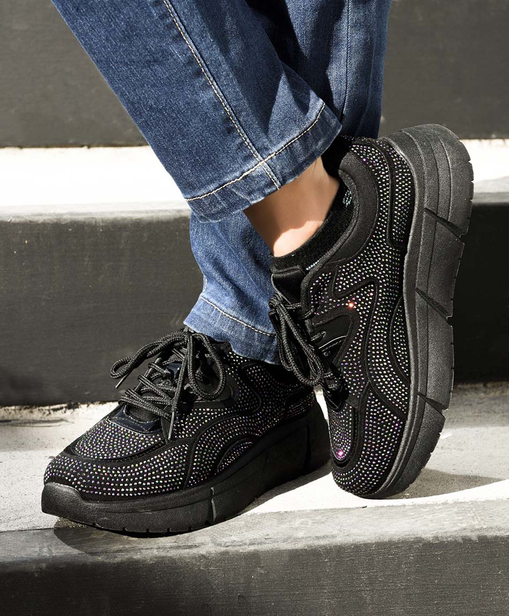 Zapatilla mujer brillos negra Zapatilla mujer brillos negra