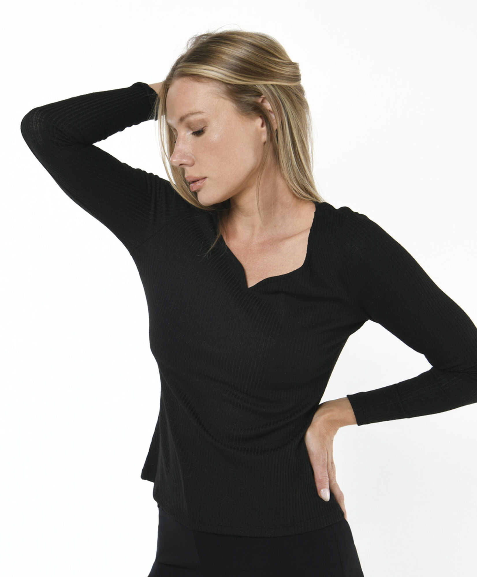 Polera mujer escote y brillos Polera mujer escote y brillos
