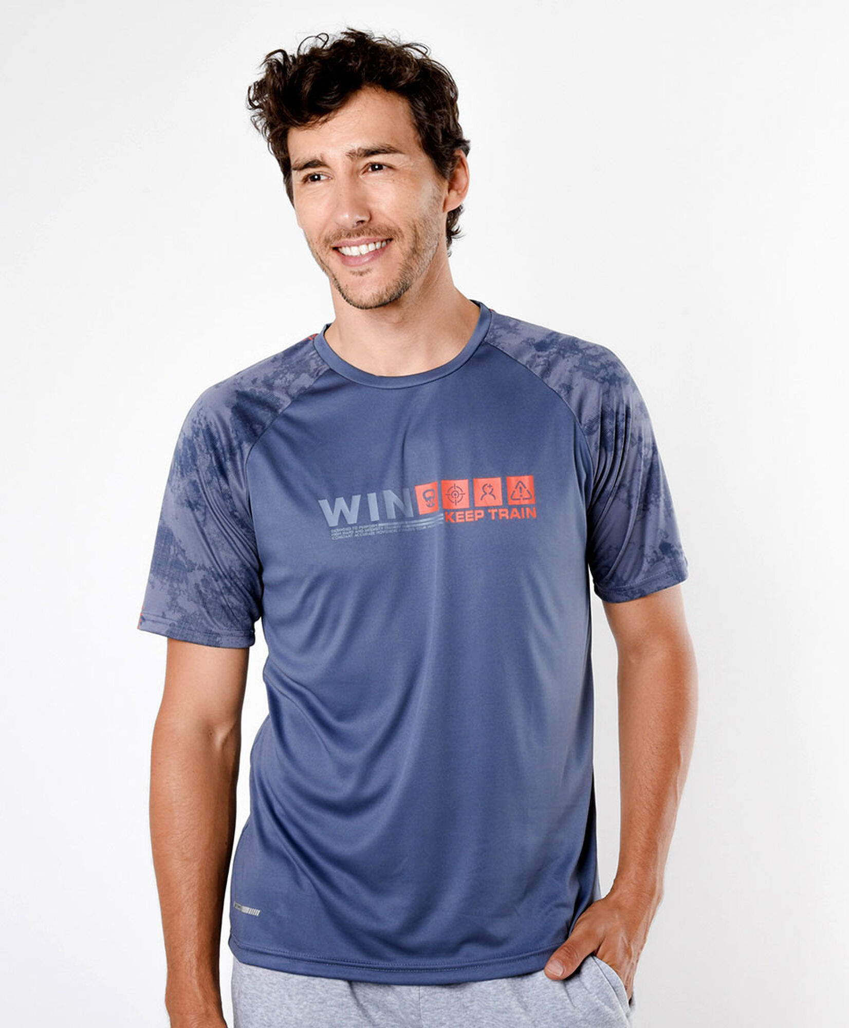 Polera deportiva hombre mangas estampadas Polera deportiva hombre mangas estampadas