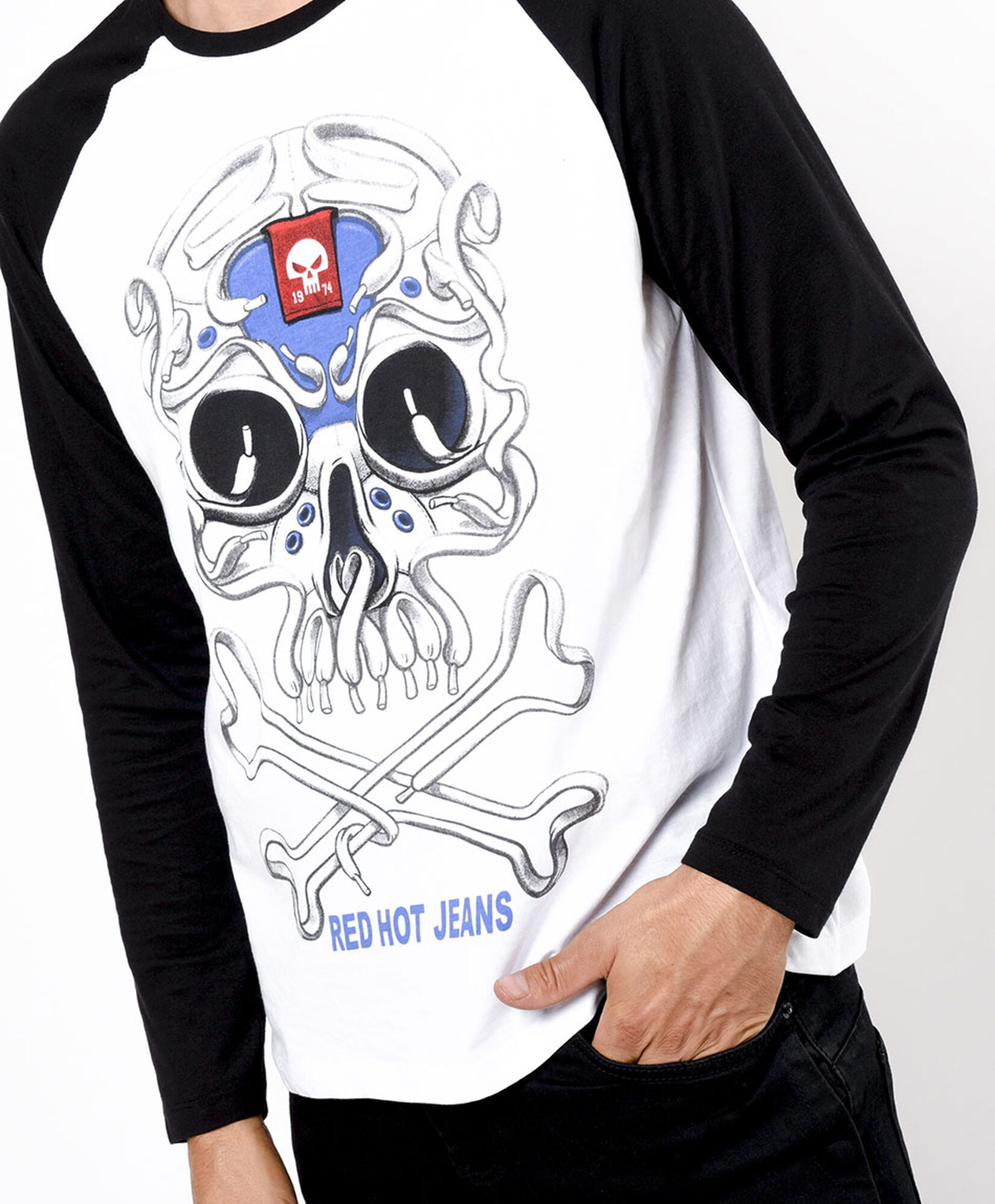 Polera hombre calavera bicolor Polera hombre calavera bicolor