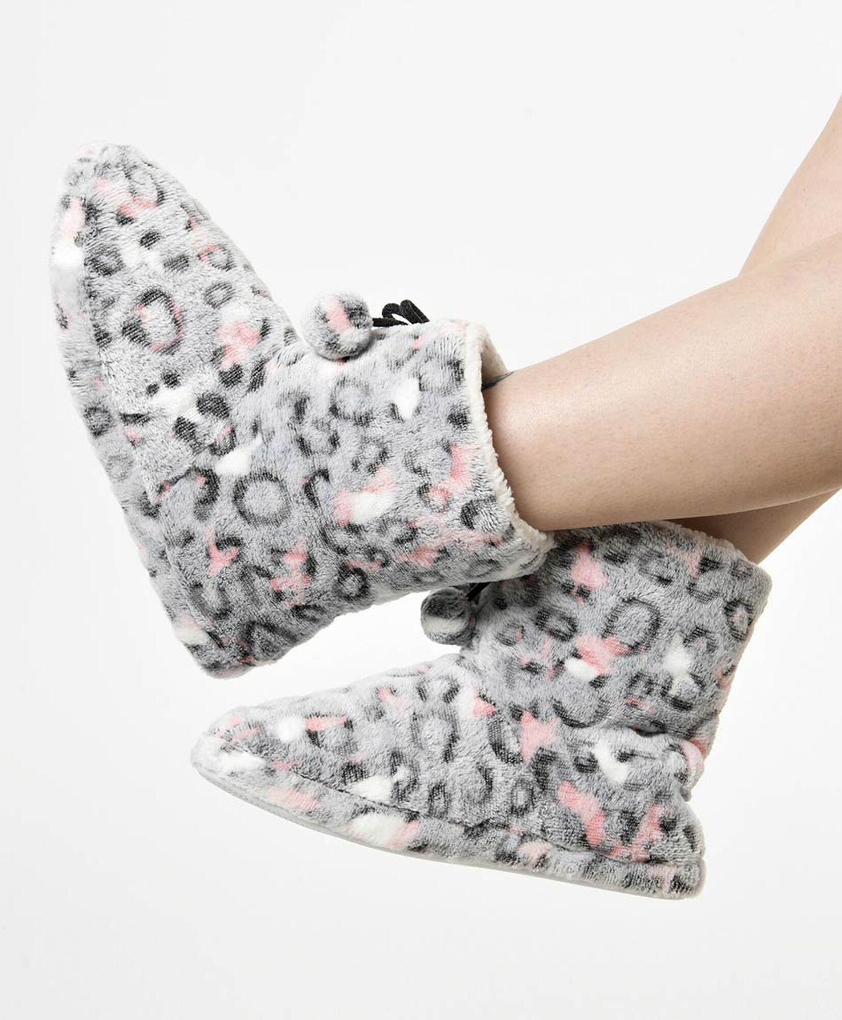 Pantufla mujer animal print caña alta Pantufla mujer animal print caña alta