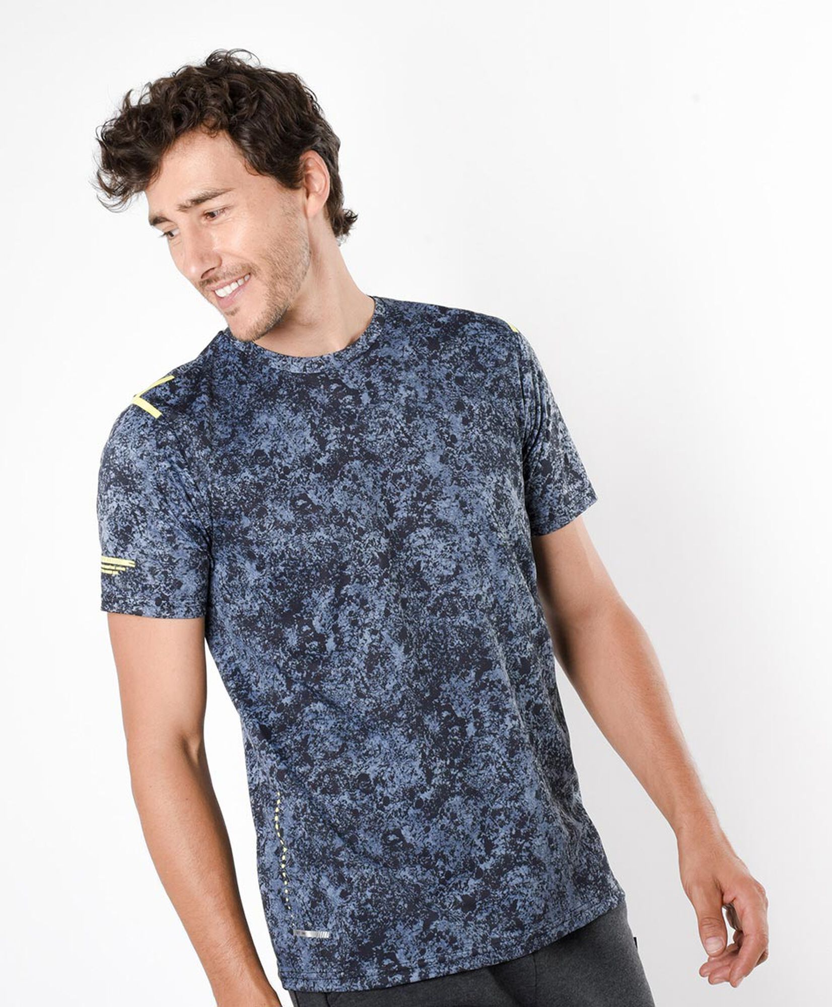 Polera deportiva hombre estampado granito Polera deportiva hombre estampado granito