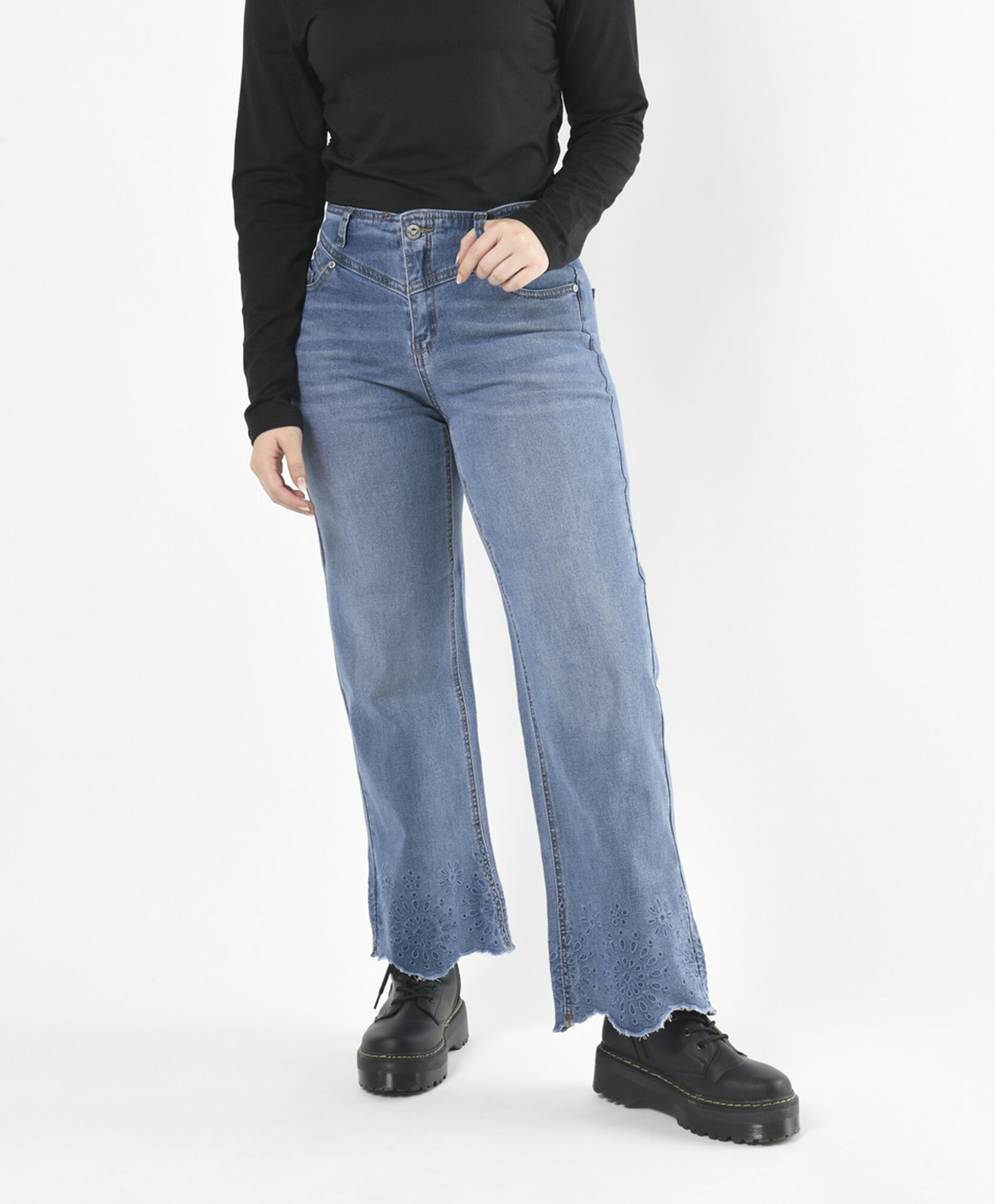 Jeans mujer basta bordada Jeans mujer basta bordada