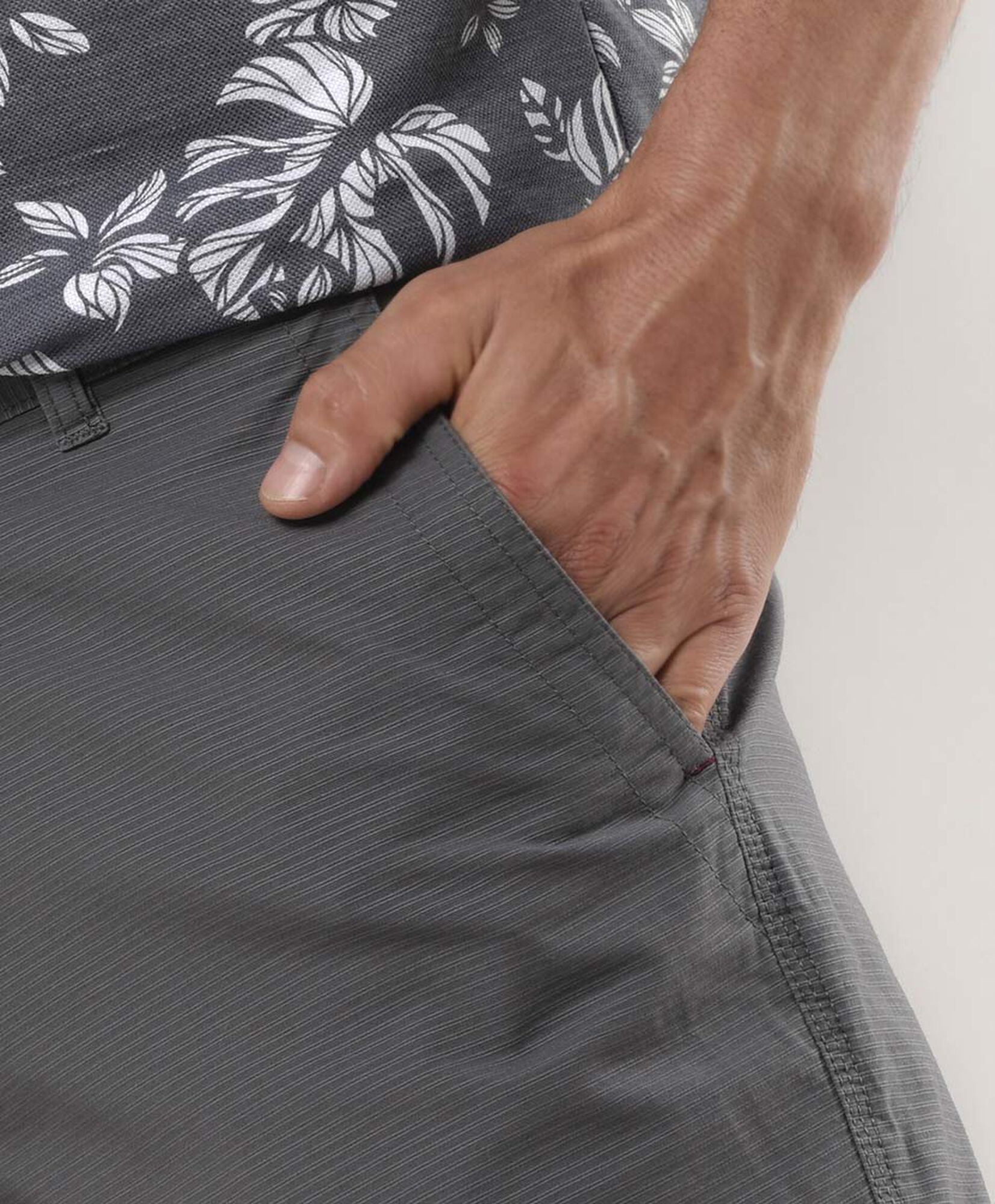 Bermuda hombre lisa gris Bermuda hombre lisa gris