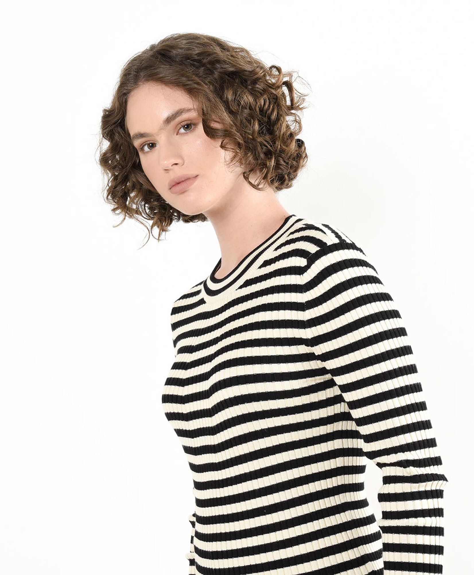 Sweater mujer líneas ajustado Sweater mujer líneas ajustado