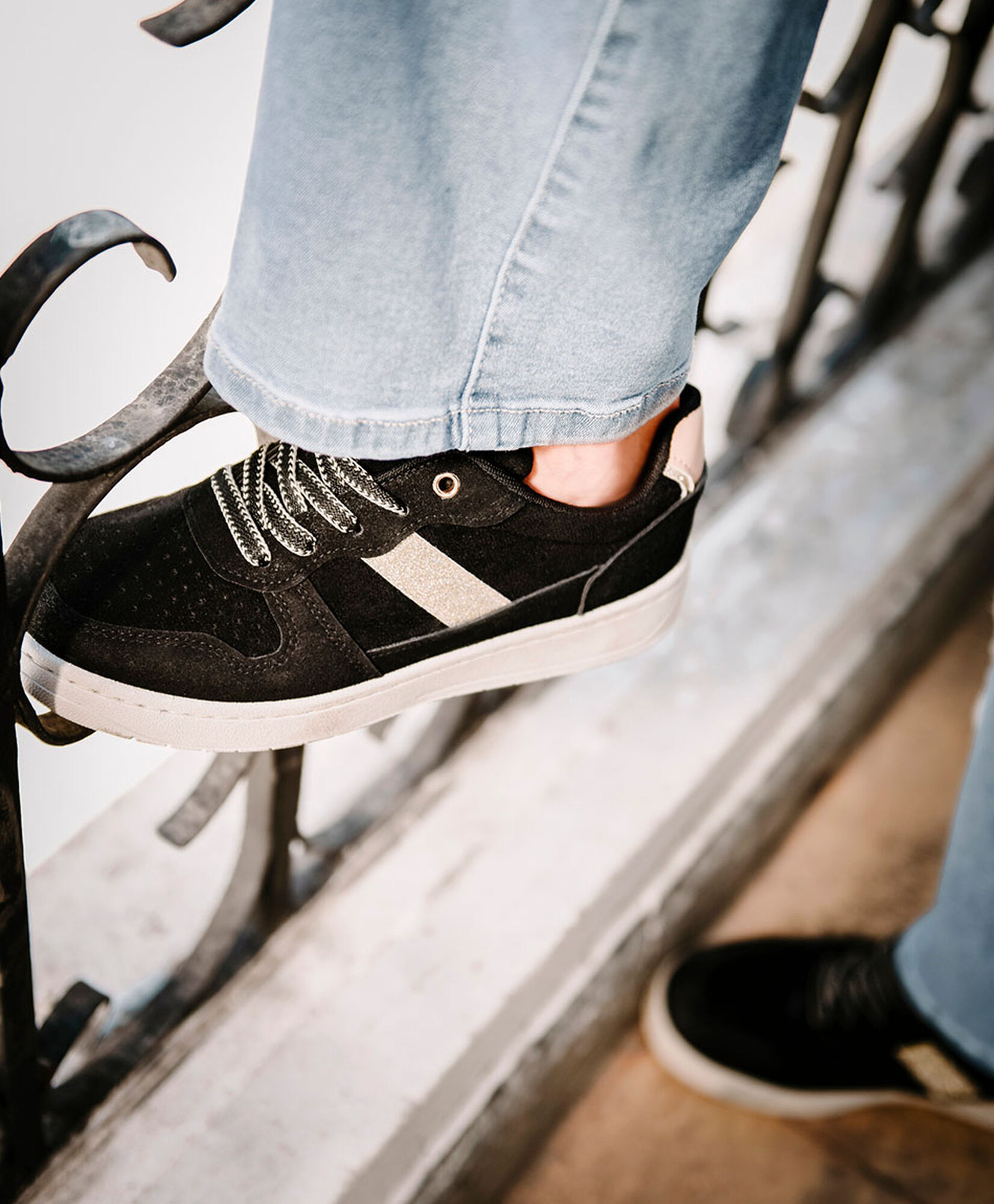 Zapatilla mujer línea brillos Zapatilla mujer línea brillos