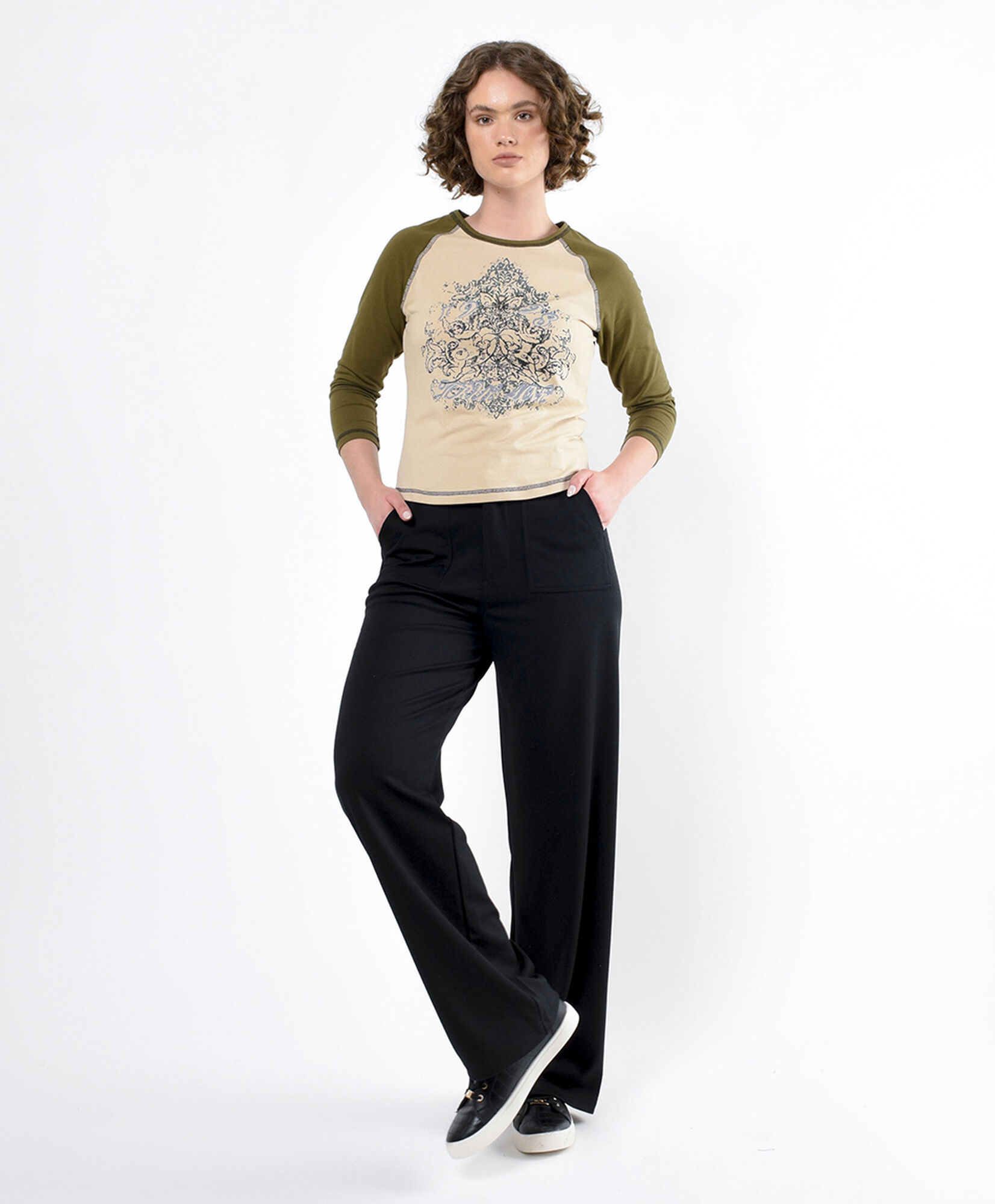 Pantalón mujer bolsillos cuadrados Pantalón mujer bolsillos cuadrados