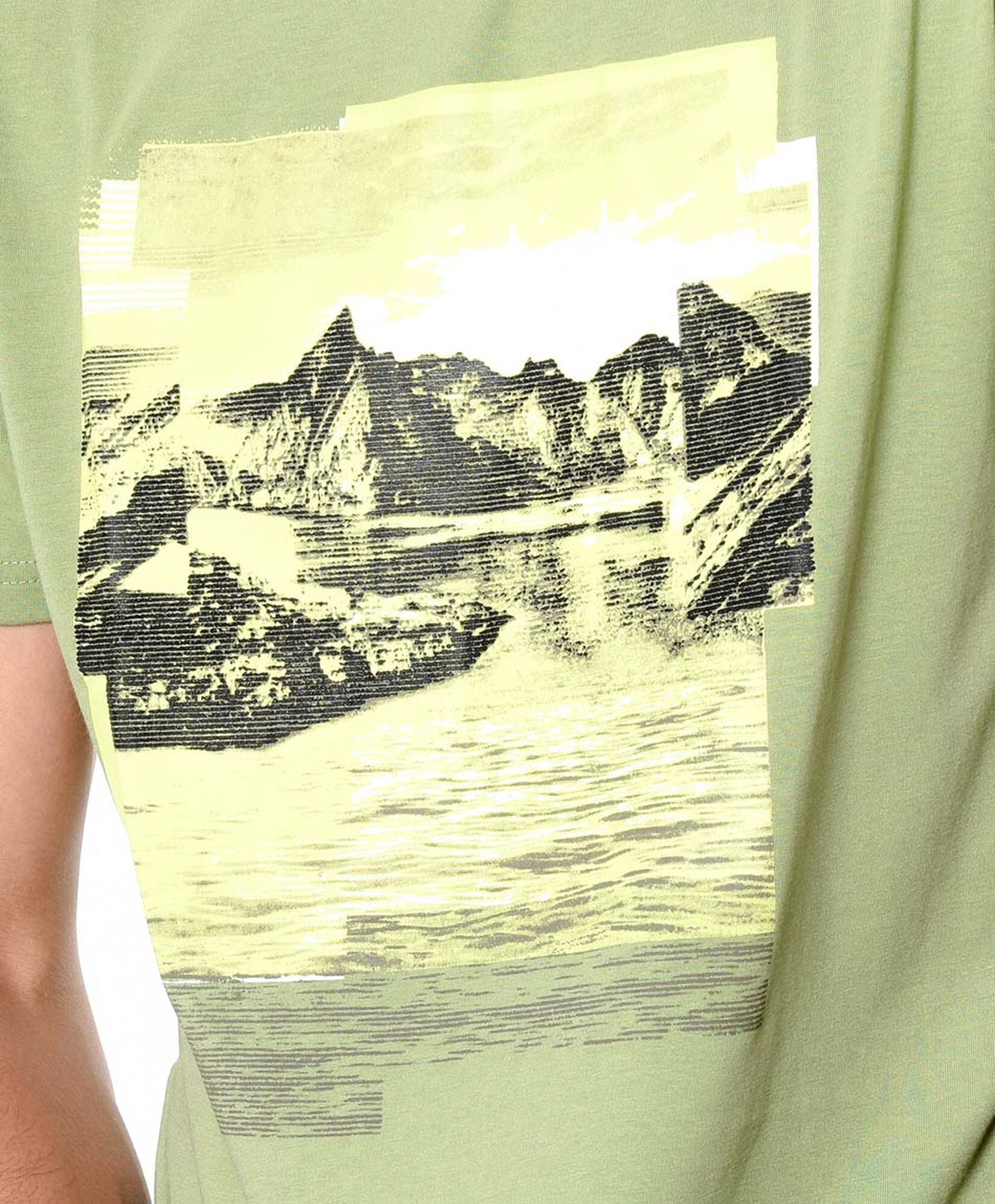 Polera deportiva hombre verde montañas Polera deportiva hombre verde montañas