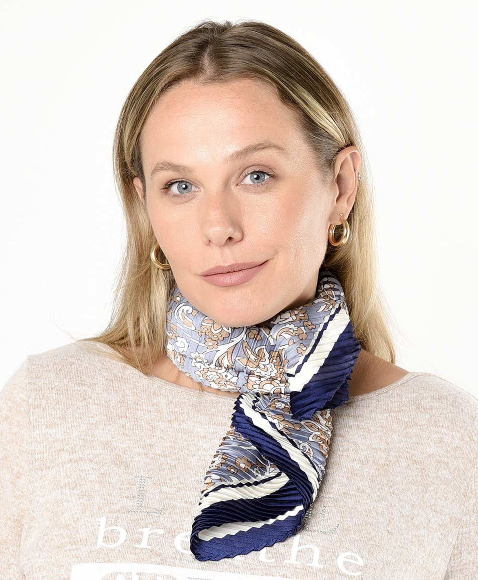 Set pañuelo + aros mujer estampado bicolor Set pañuelo + aros mujer estampado bicolor