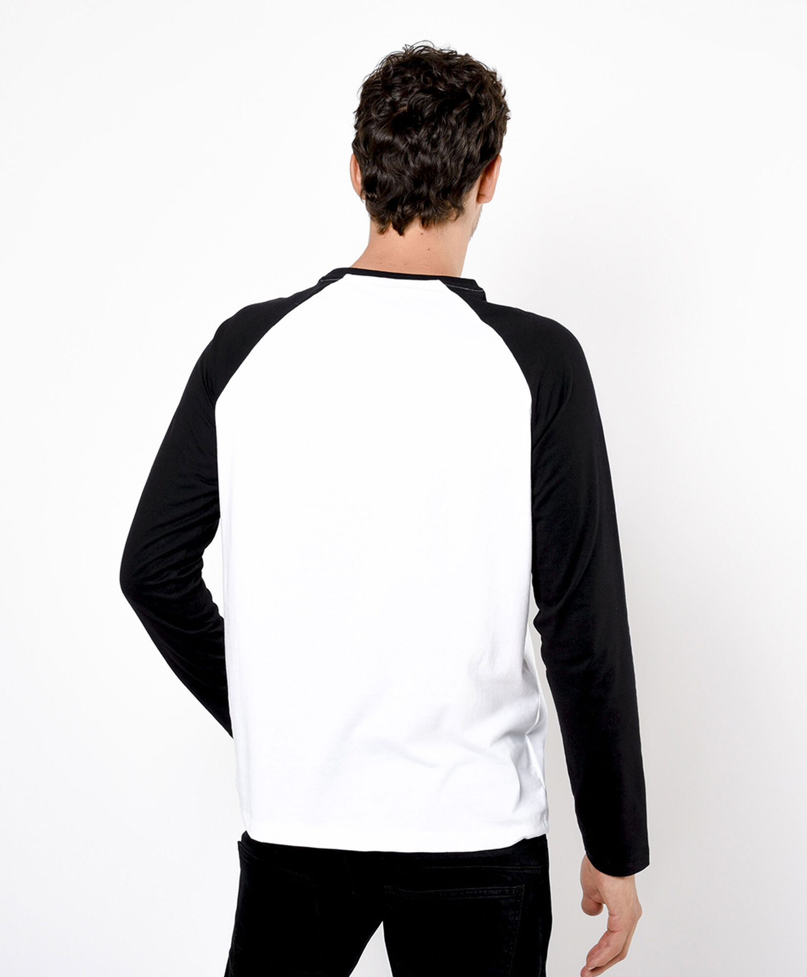 Polera hombre calavera bicolor Polera hombre calavera bicolor