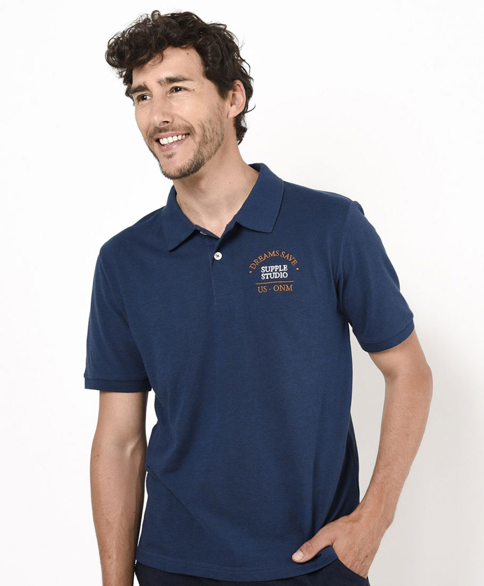 Polera hombre estampado cuello piqué Polera hombre estampado cuello piqué