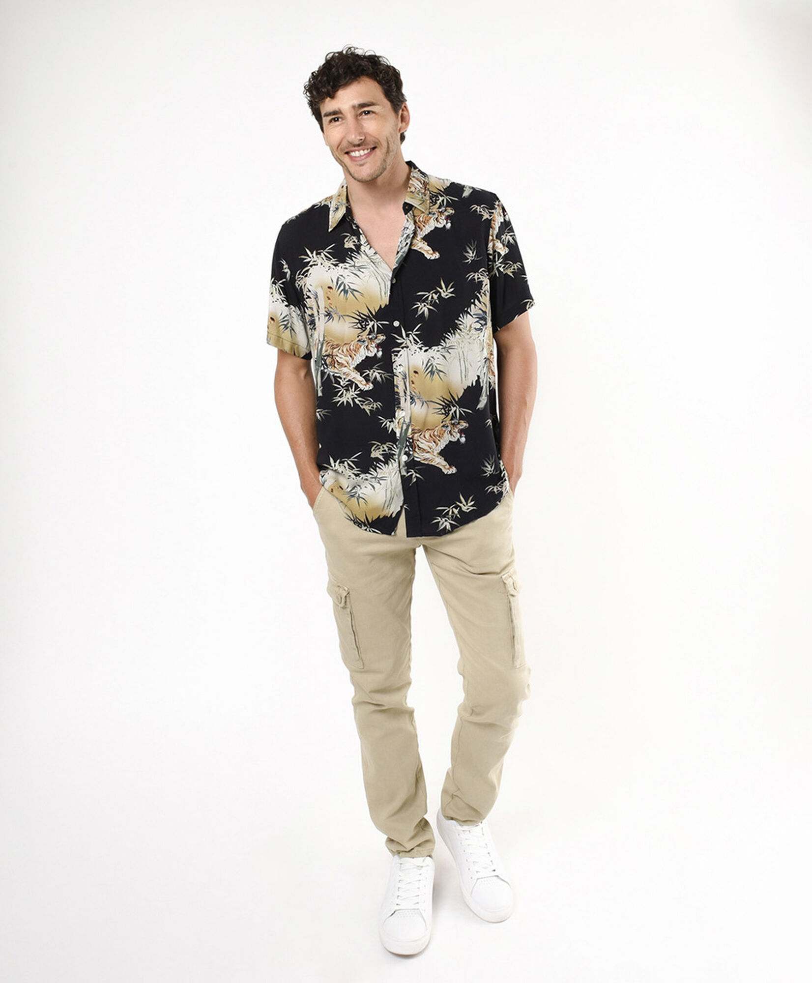 Camisa hombre estilo tropical Camisa hombre estilo tropical