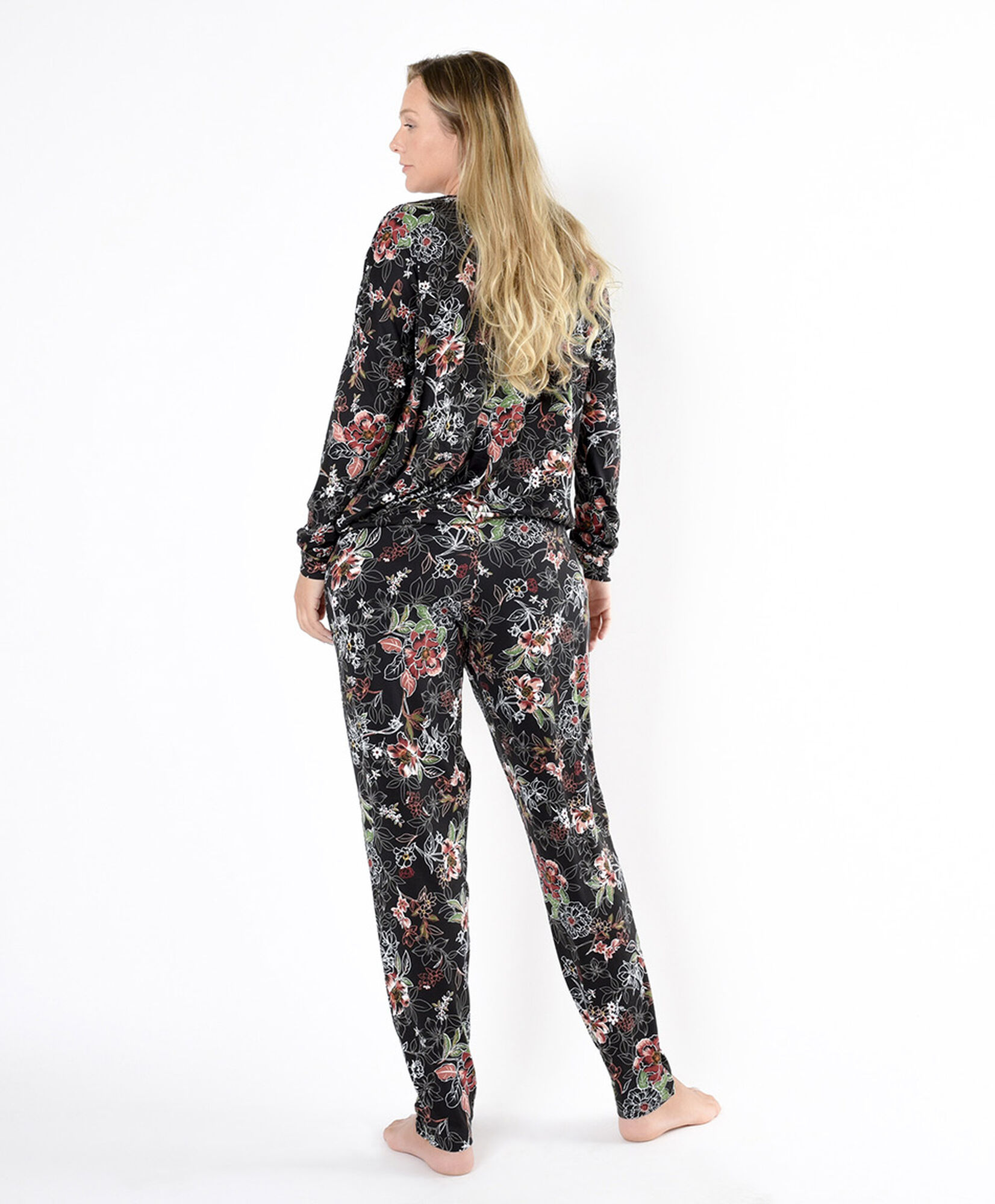 Pijama mujer floreado negro Pijama mujer floreado negro