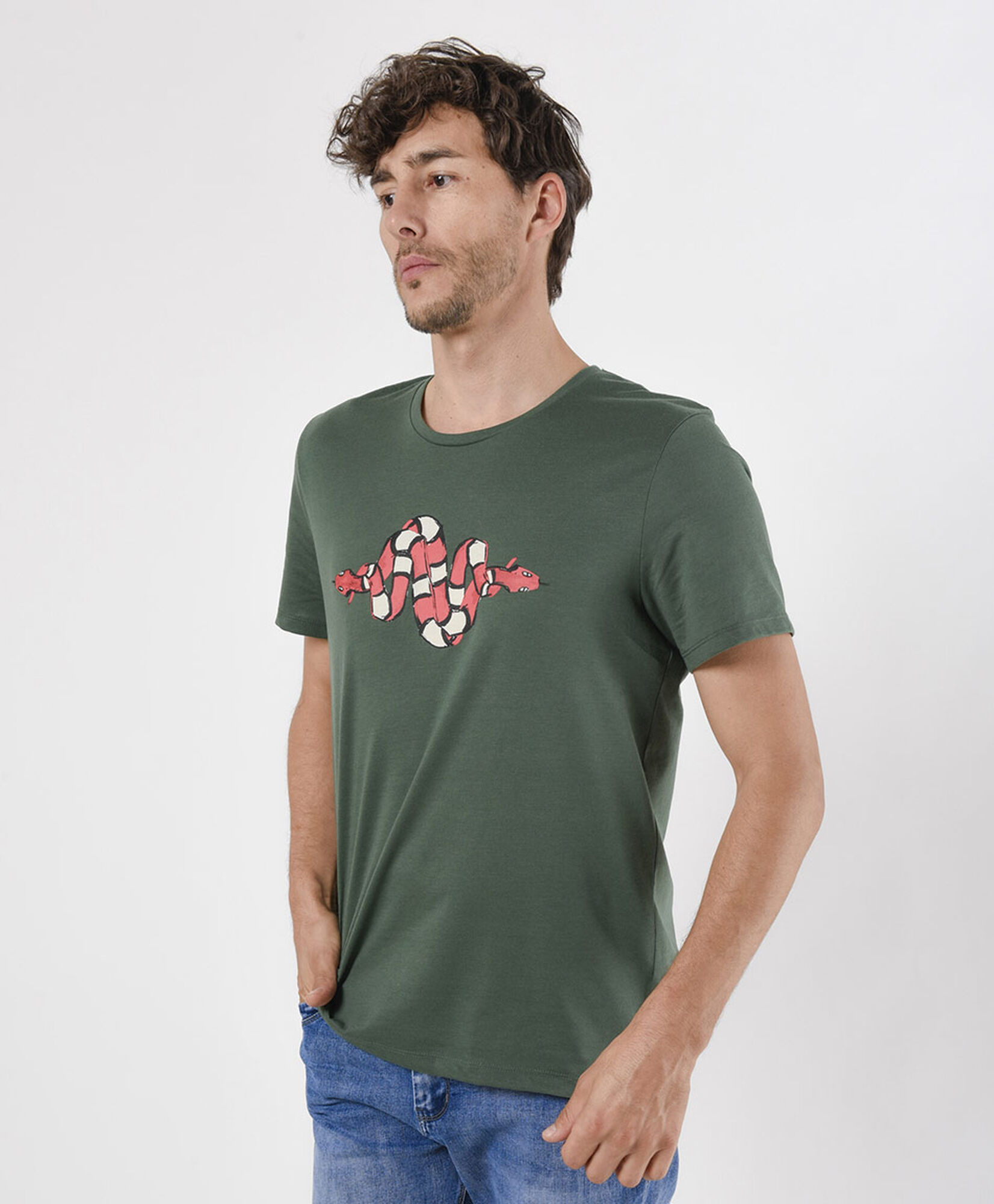 Polera hombre estampado serpientes Polera hombre estampado serpientes