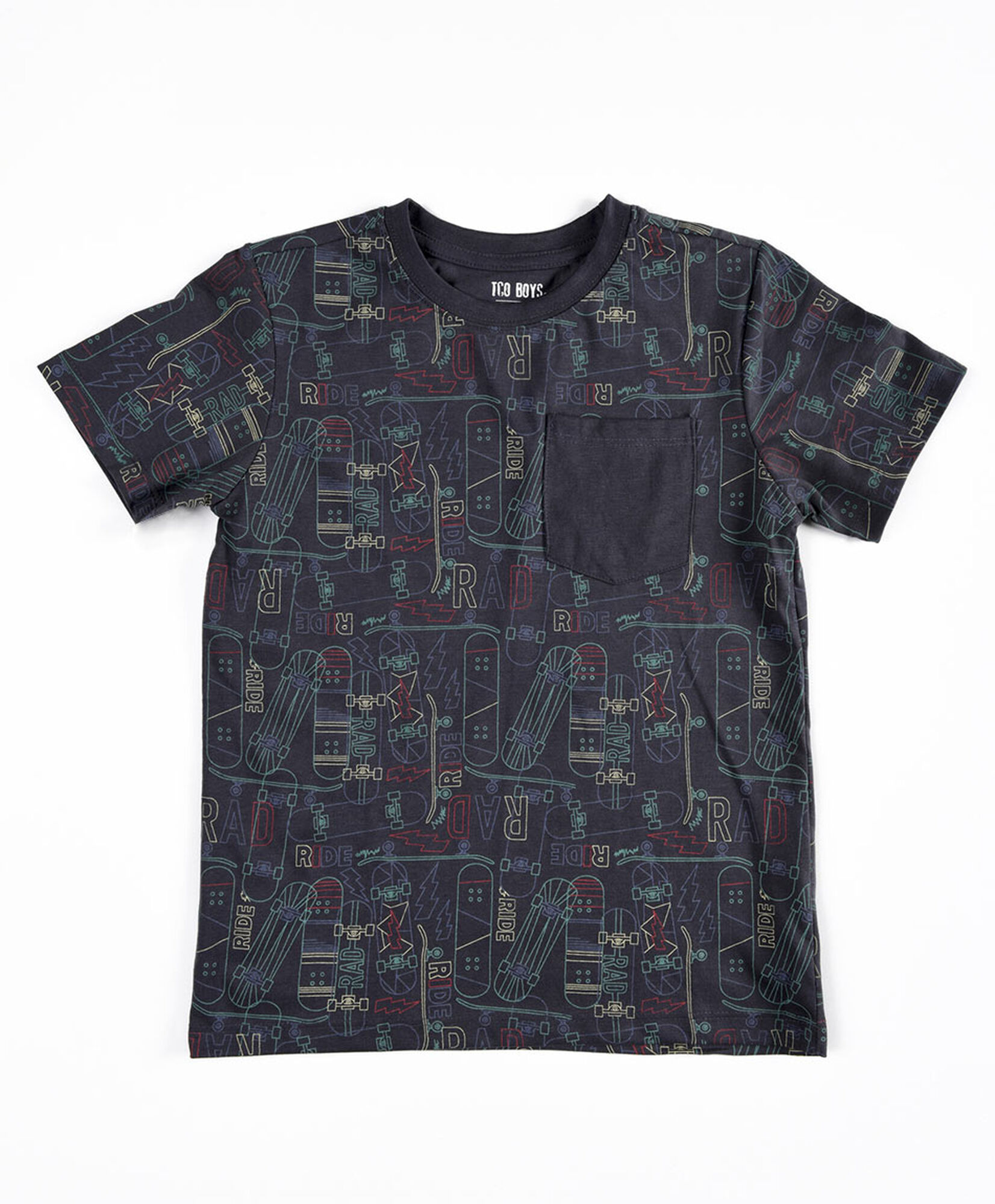 Polera niño bolsillo y skates Polera niño bolsillo y skates