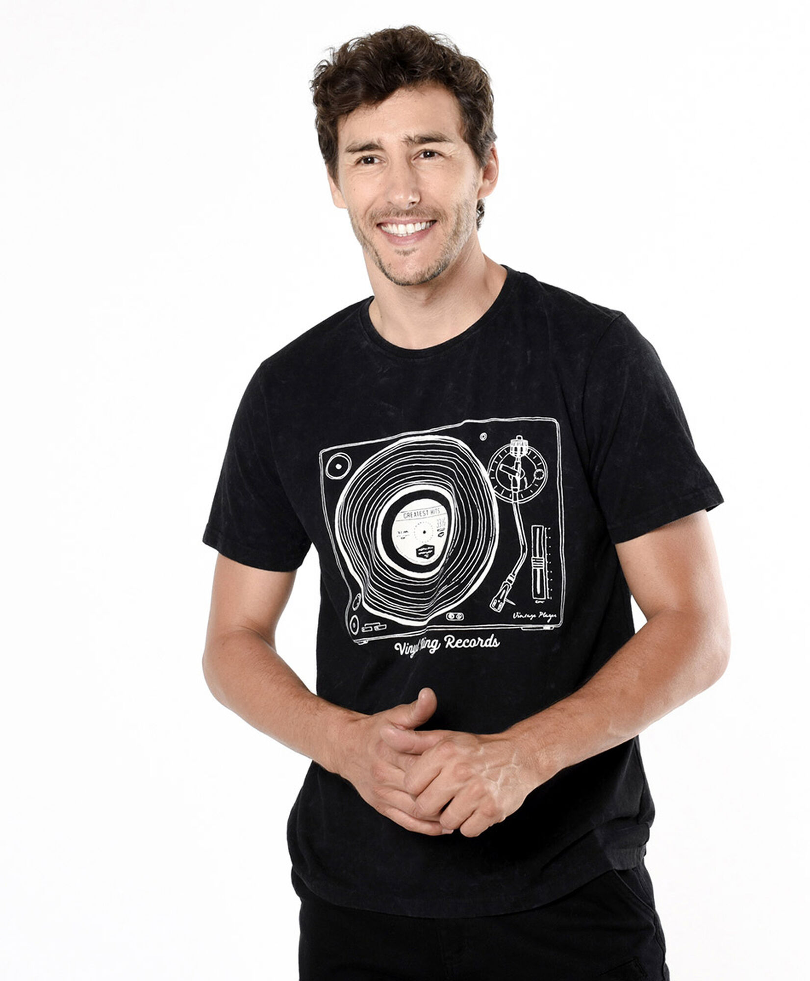 Polera hombre estampado toca discos Polera hombre estampado toca discos