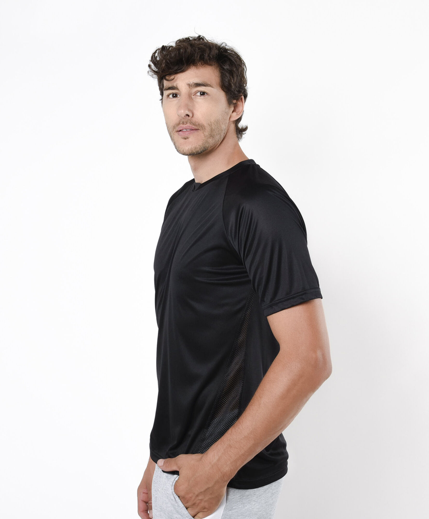 Polera deportiva hombre lisa negra Polera deportiva hombre lisa negra