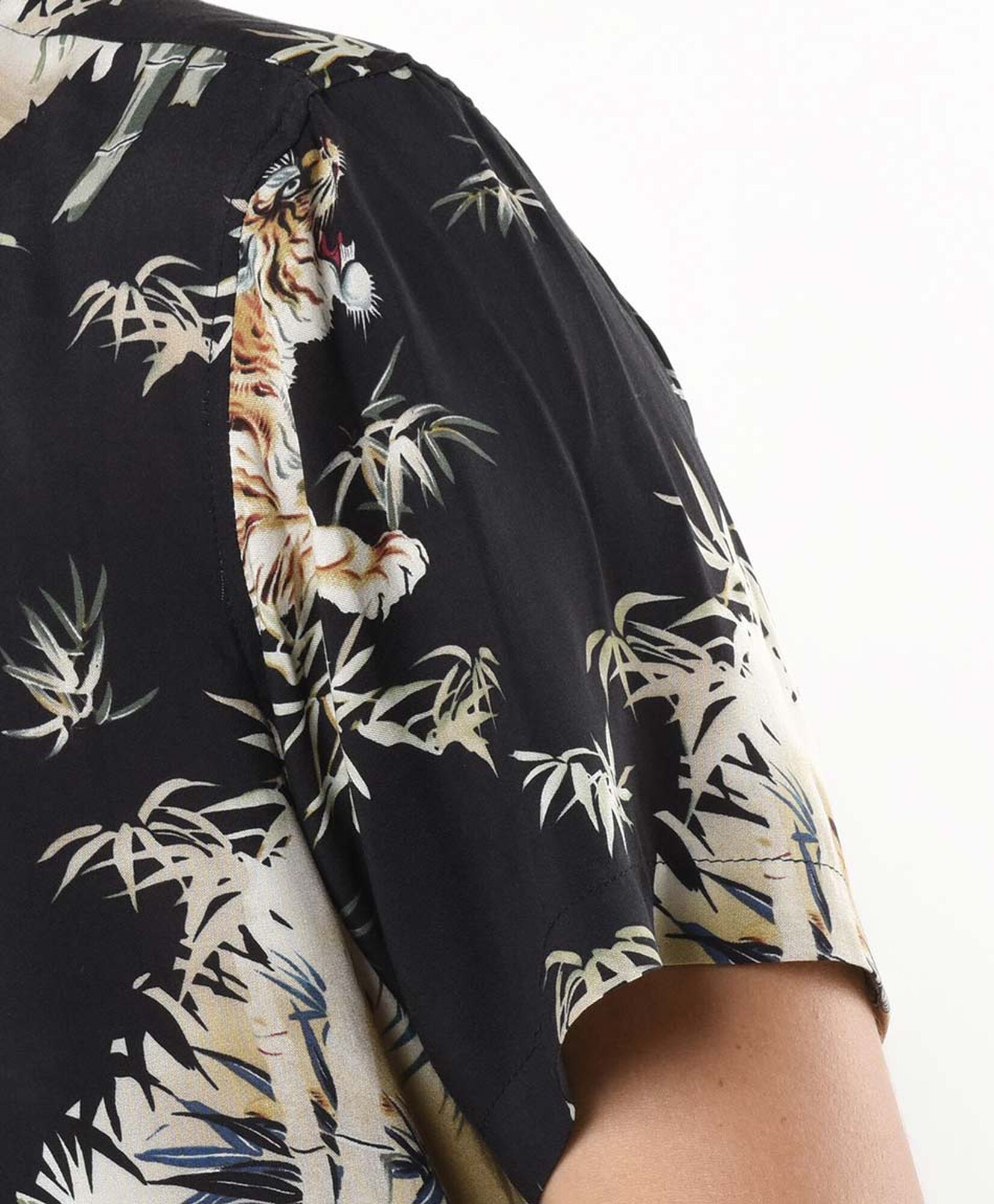 Camisa hombre estilo tropical Camisa hombre estilo tropical
