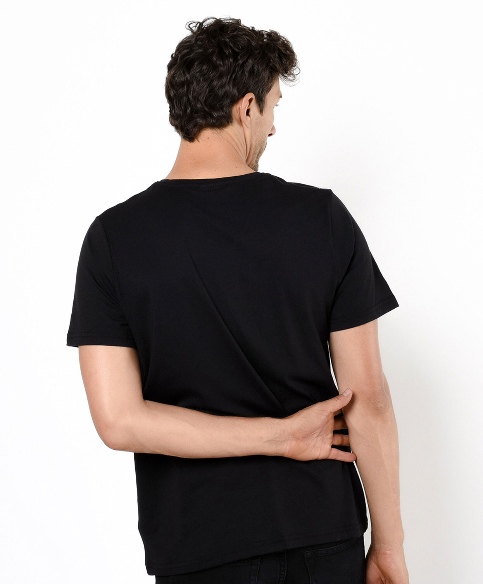 Polera hombre estampada studio Polera hombre estampada studio