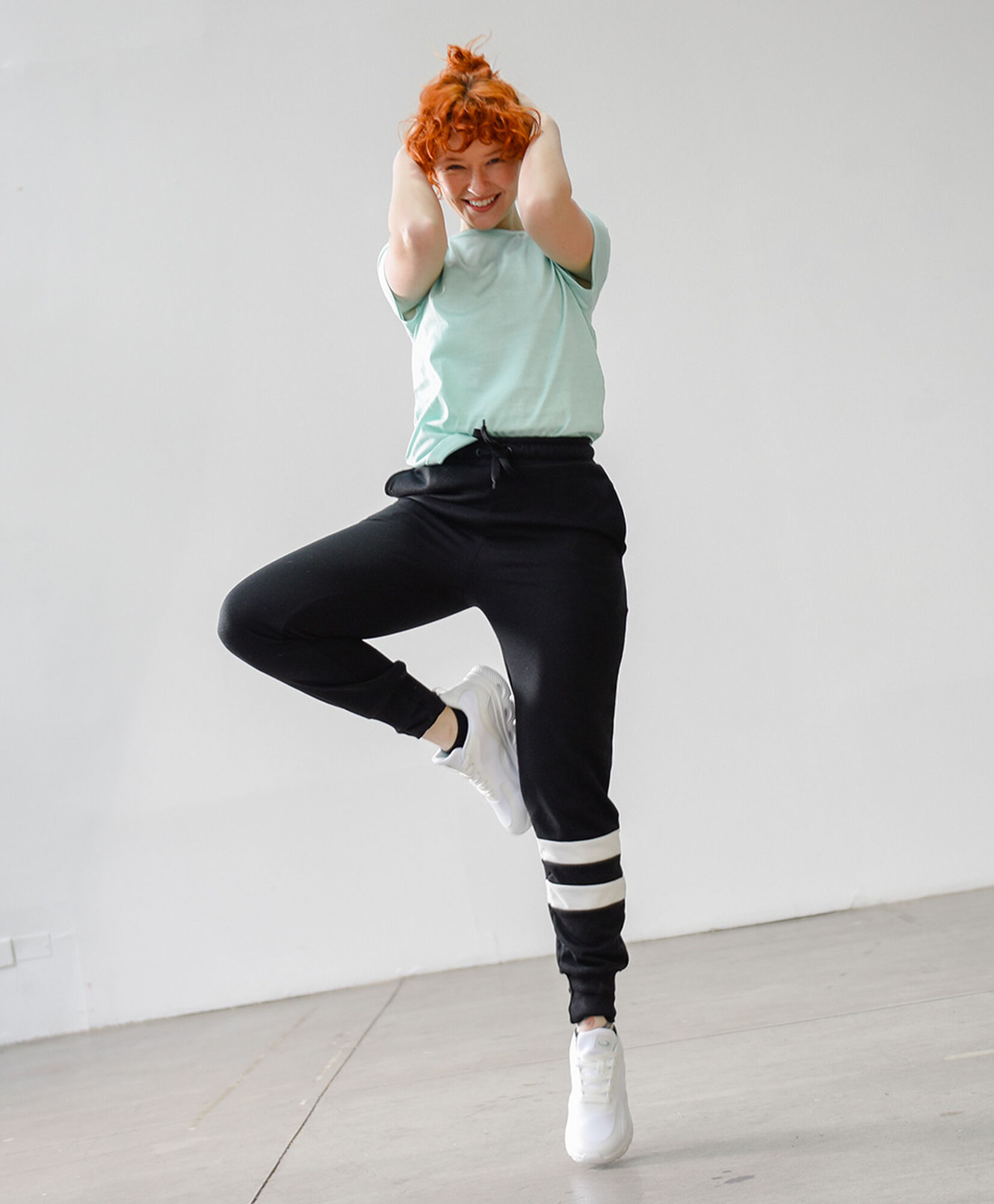 Pantalón de buzo mujer franjas skinny fit Pantalón de buzo mujer franjas skinny fit