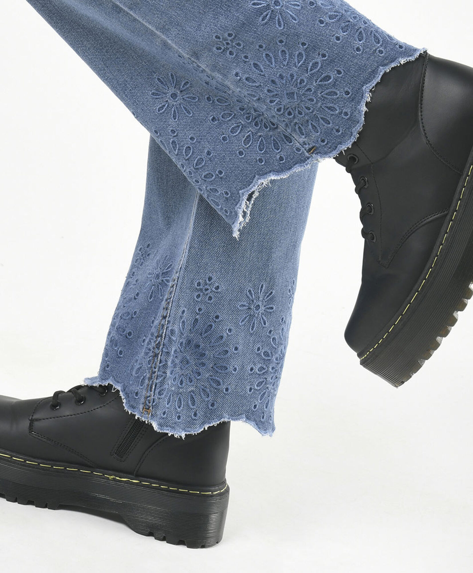 Jeans mujer basta bordada Jeans mujer basta bordada