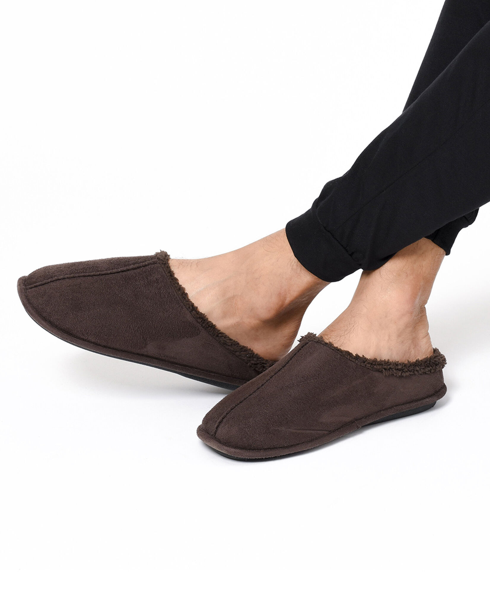 Pantufla hombre gamuza pelitos café Pantufla hombre gamuza pelitos café
