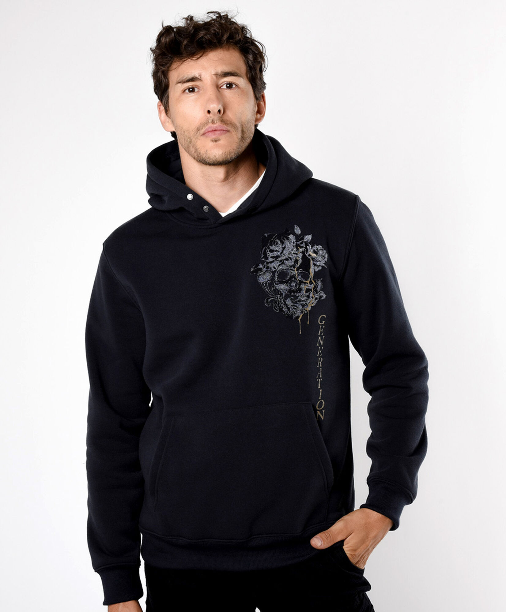 Polerón hombre estampado cuello con botones Polerón hombre estampado cuello con botones
