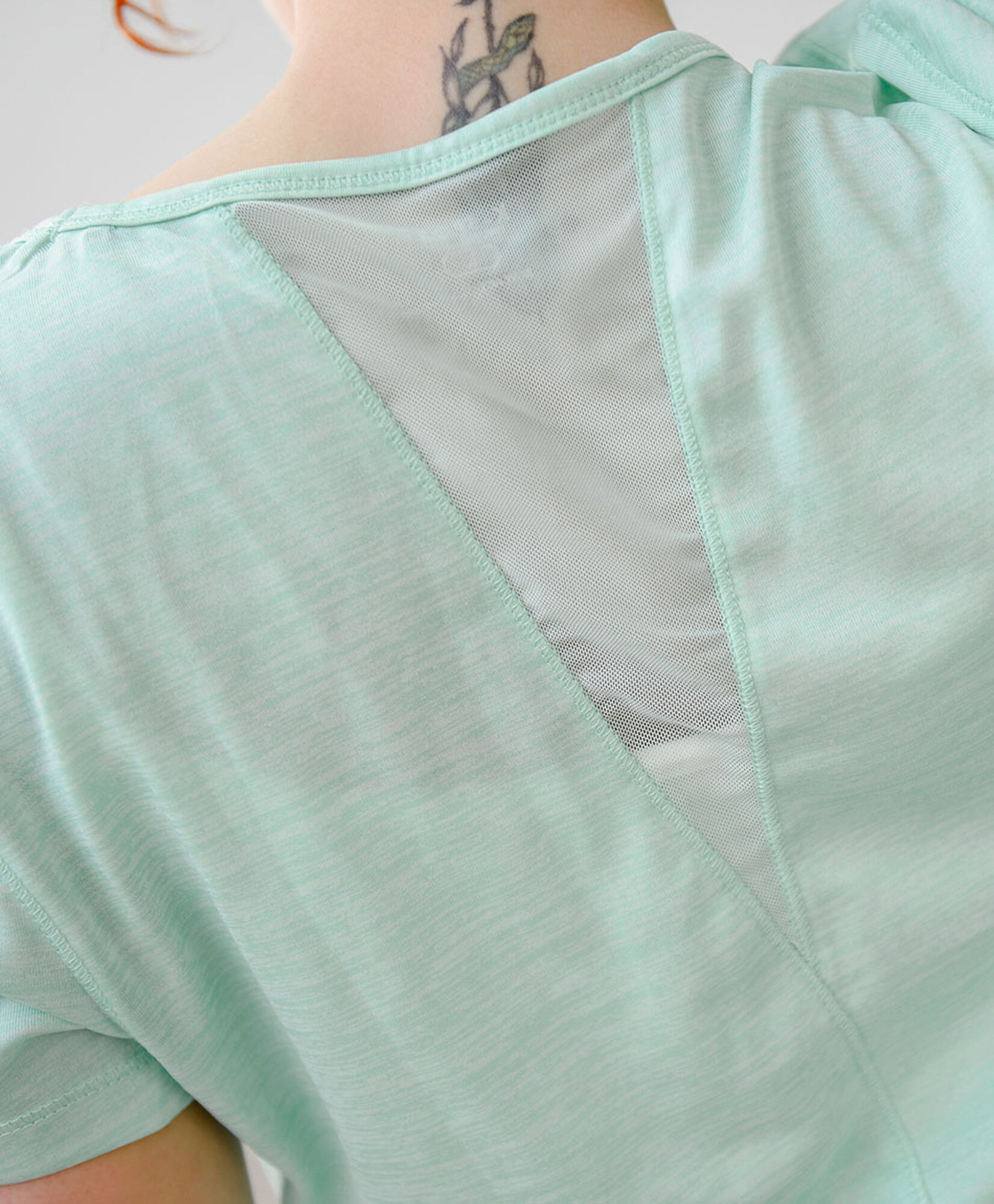 Polera deportiva mujer transparencia Polera deportiva mujer transparencia