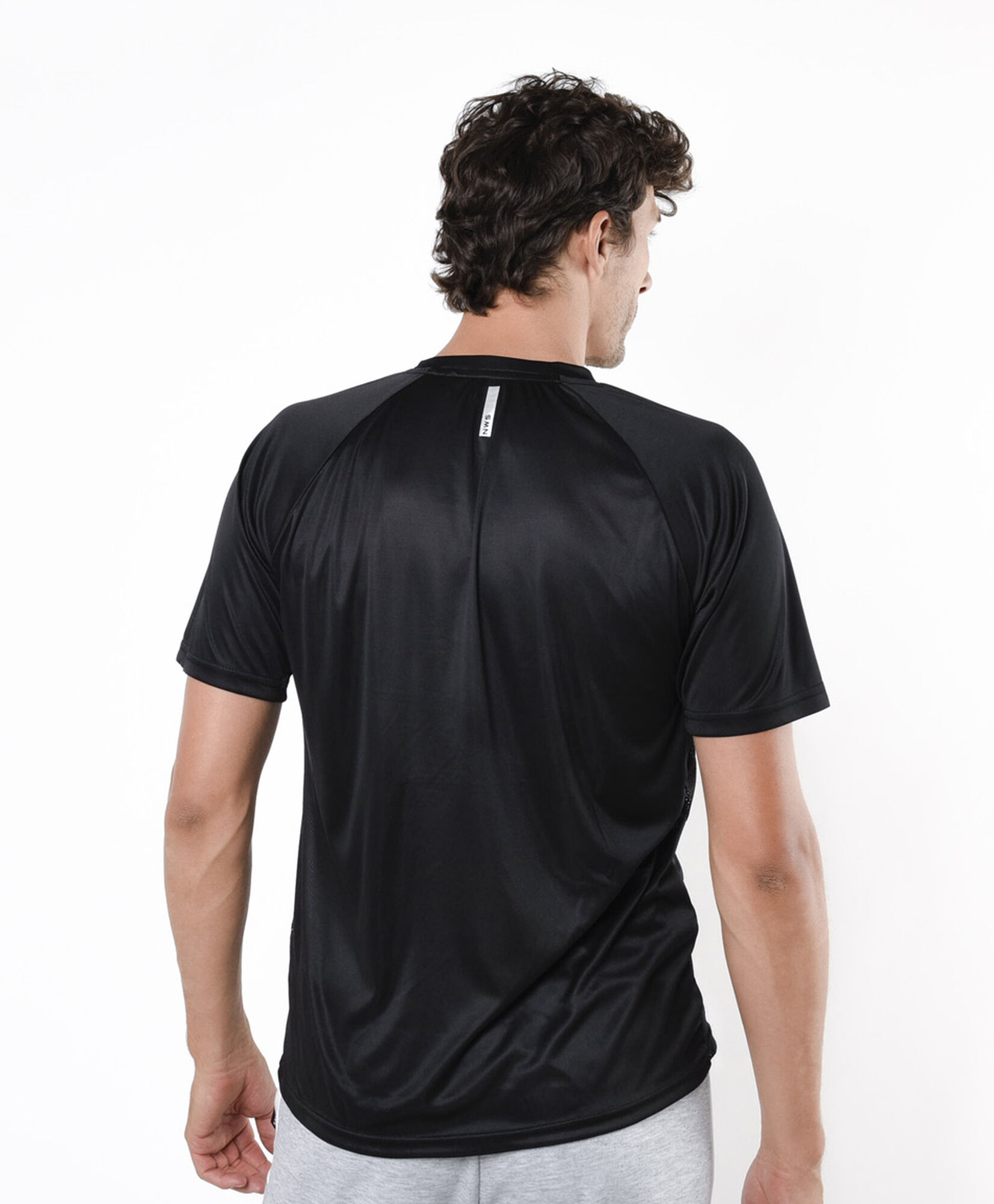 Polera deportiva hombre lisa negra Polera deportiva hombre lisa negra