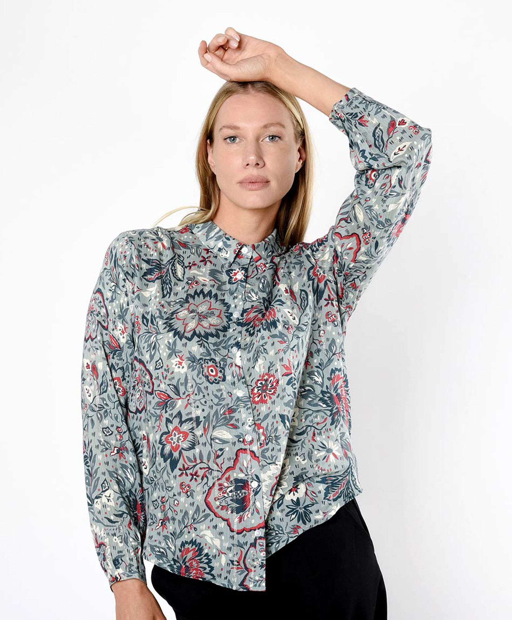 Blusa mujer print floreado brillos Blusa mujer print floreado brillos