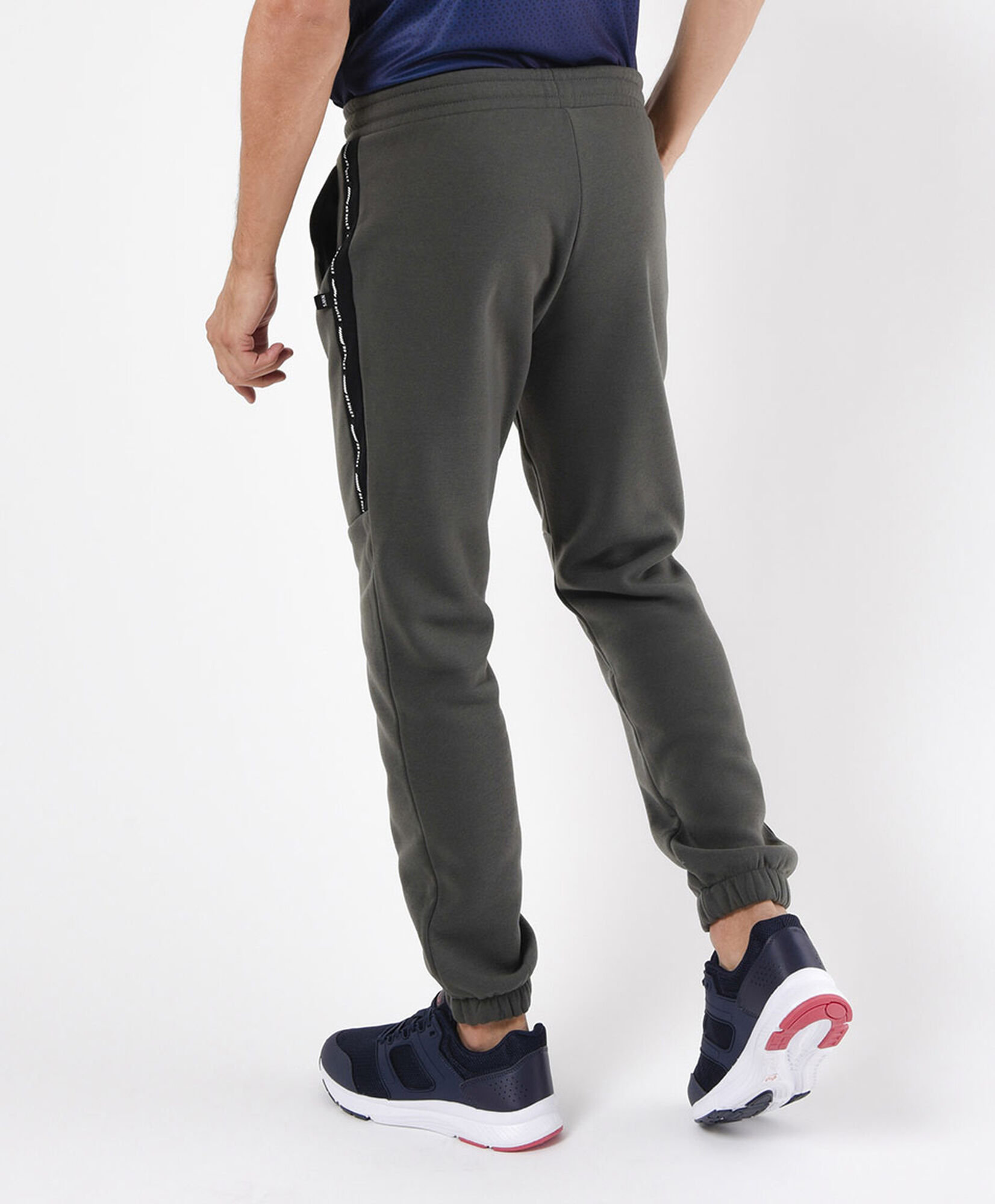 Pantalón de buzo hombre franjas texto slim fit Pantalón de buzo hombre franjas texto slim fit