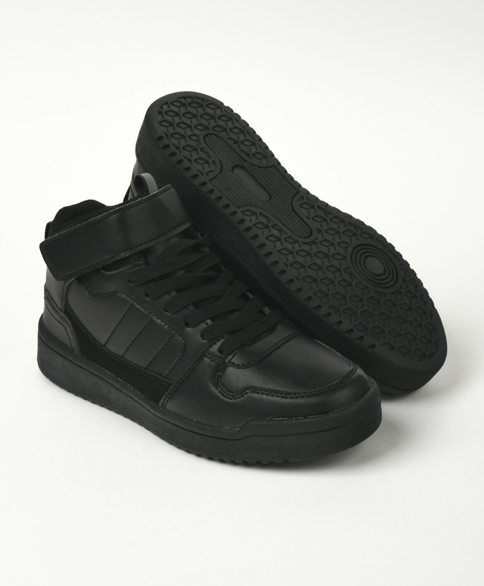 Zapatilla escolar caña alta velcro Zapatilla escolar caña alta velcro