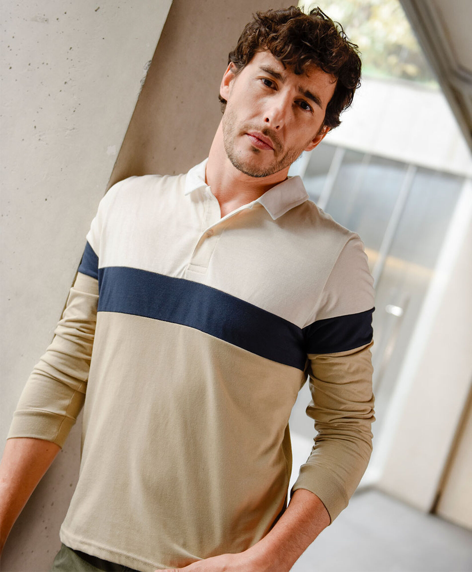 Polera hombre raya tricolor cuello piqué Polera hombre raya tricolor cuello piqué