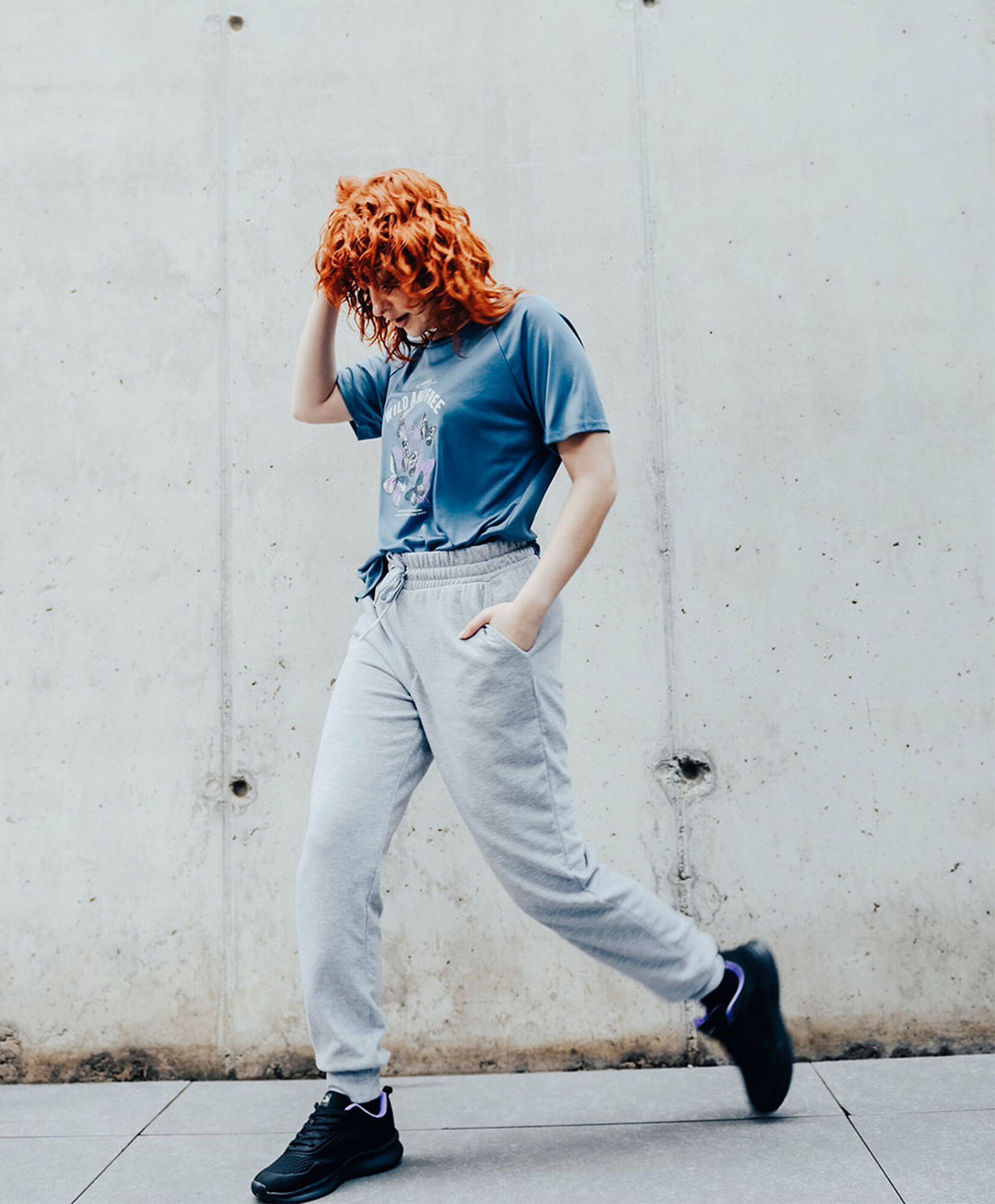 Pantalón de buzo mujer liso gris claro Pantalón de buzo mujer liso gris claro